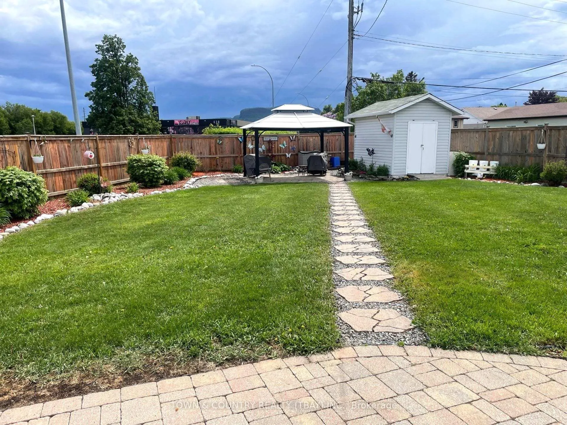 Photo 9 of 2044 Begin Street E, Thunder Bay, Green Acres — HOMEH
