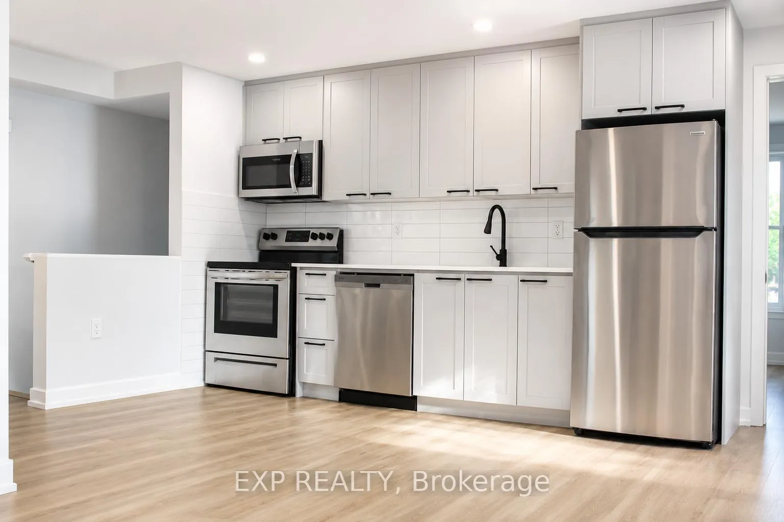 Photo 2 of Unit Unit #3, 33 Front Street N, Orillia — HOMEH
