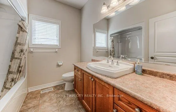 Photo 15 of 43 Frey Crescent, Kitchener — HOMEH
