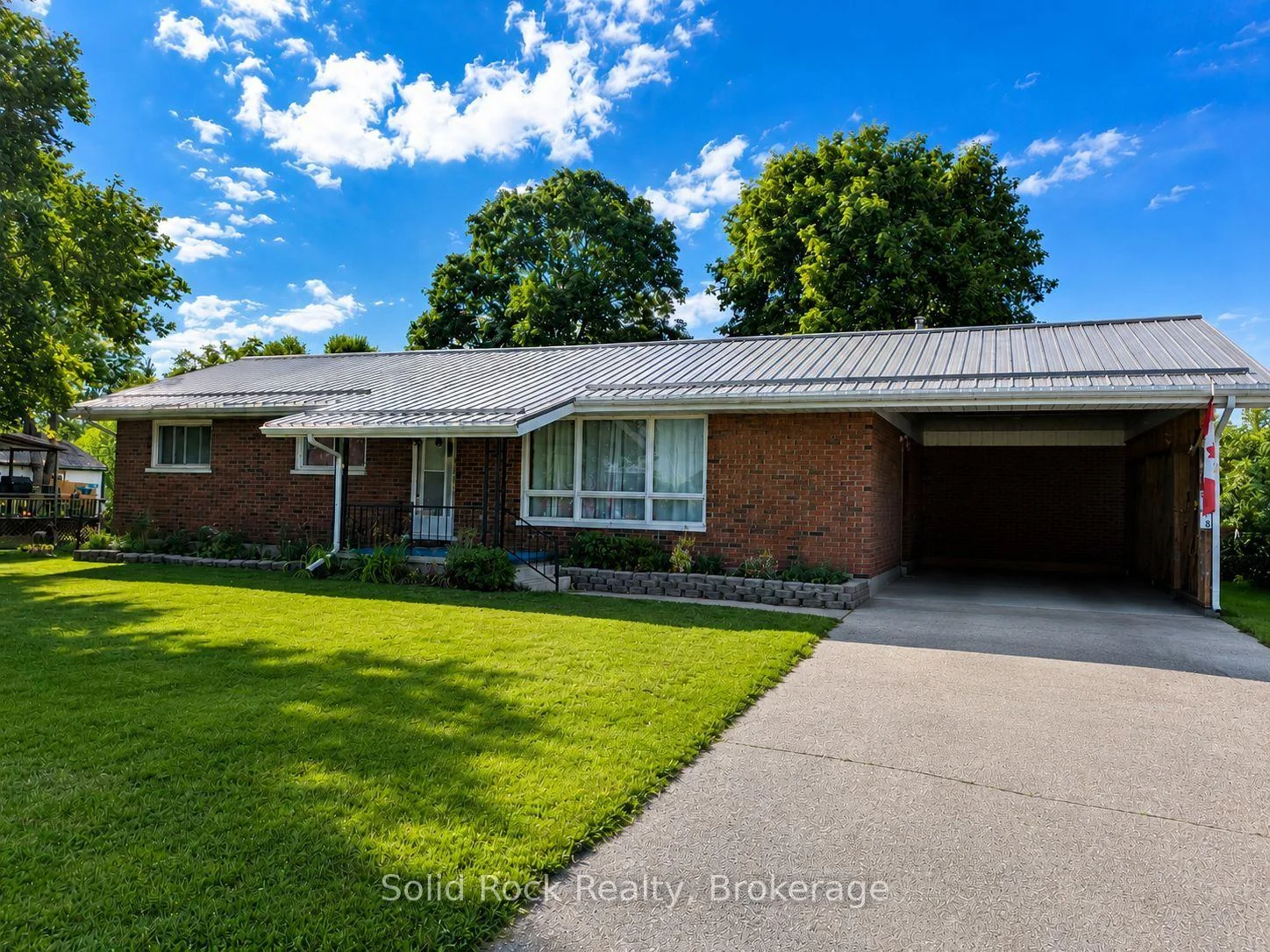 Front of 6168 County Rd 50