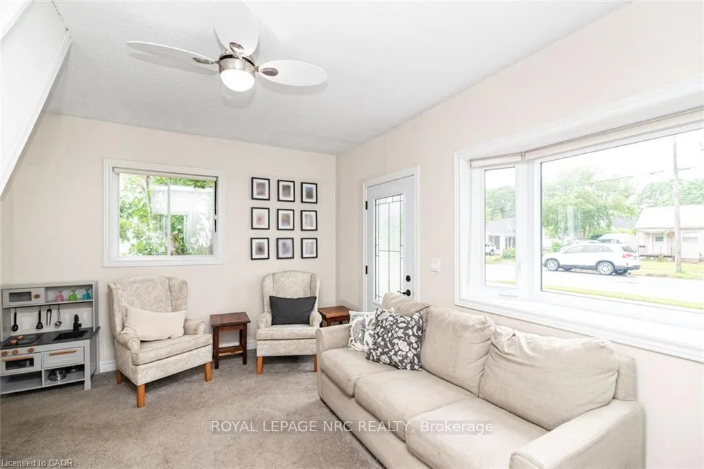 Photo 3 of 811 Tamarac Street, Haldimand, Dunnville — HOMEH