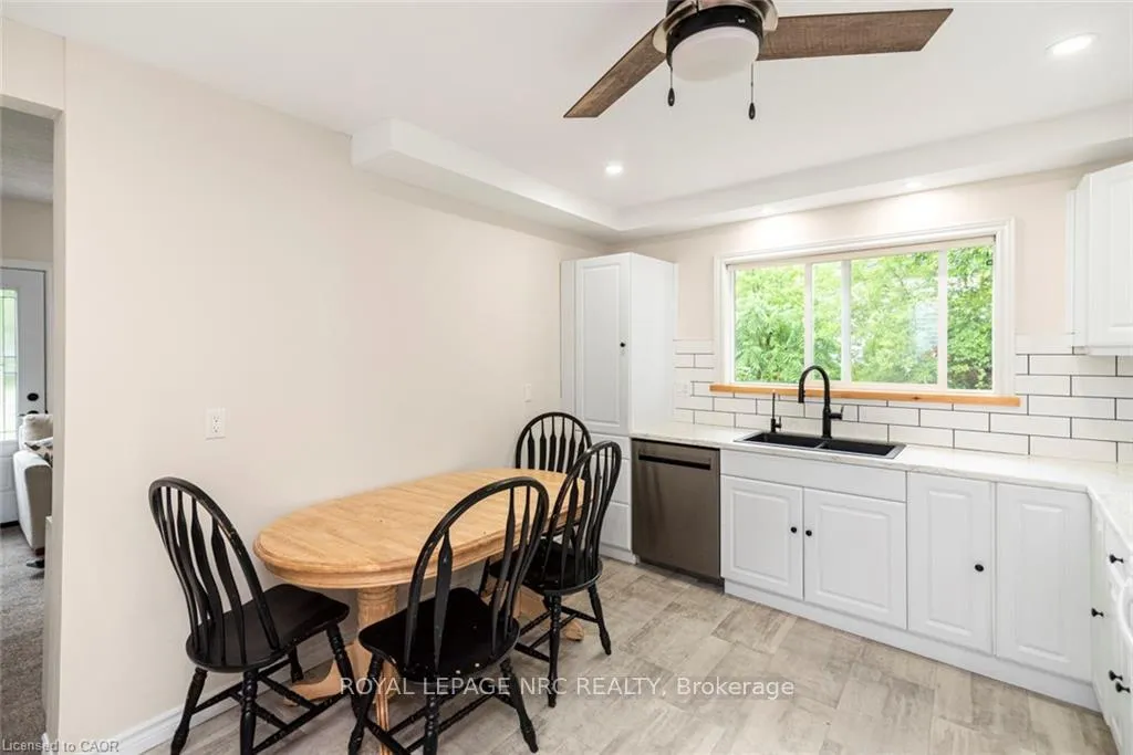 Photo 5 of 811 Tamarac Street, Haldimand, Dunnville — HOMEH