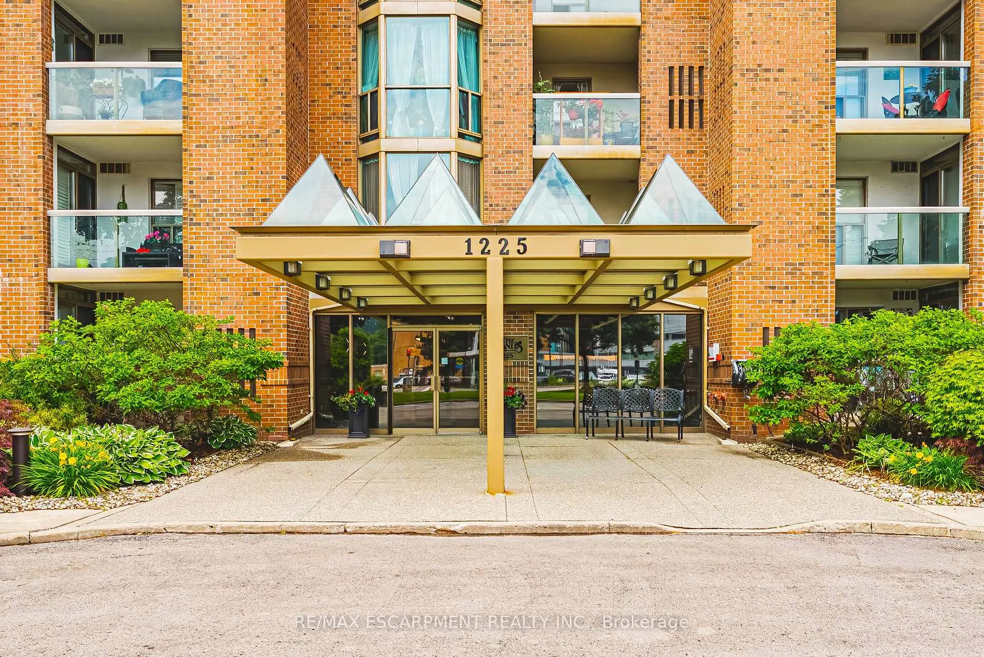Photo 3 of Unit 605, 1225 North Shore Boulevard E, Burlington, Brant — HOMEH
