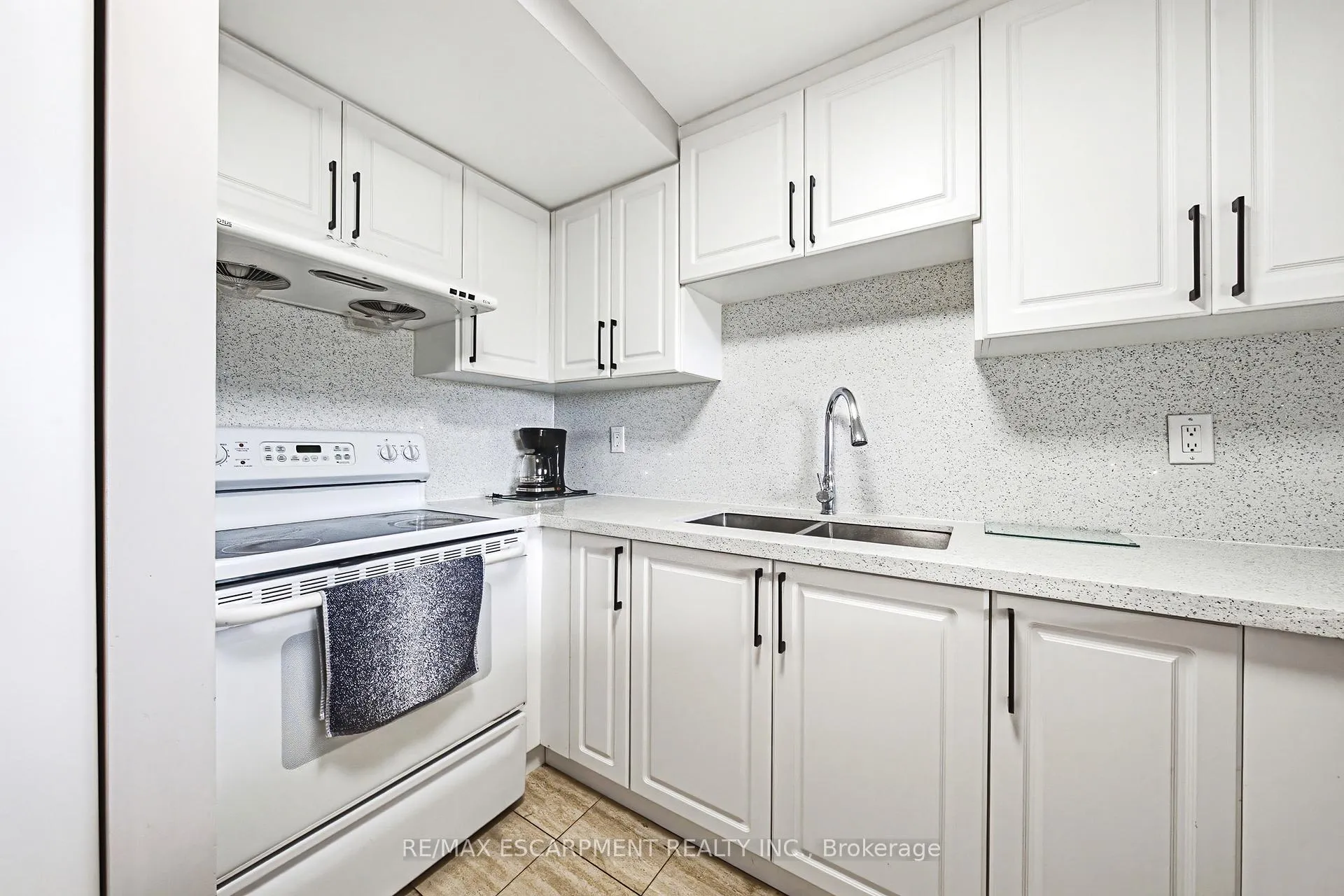 Photo 11 of Unit 605, 1225 North Shore Boulevard E, Burlington, Brant — HOMEH