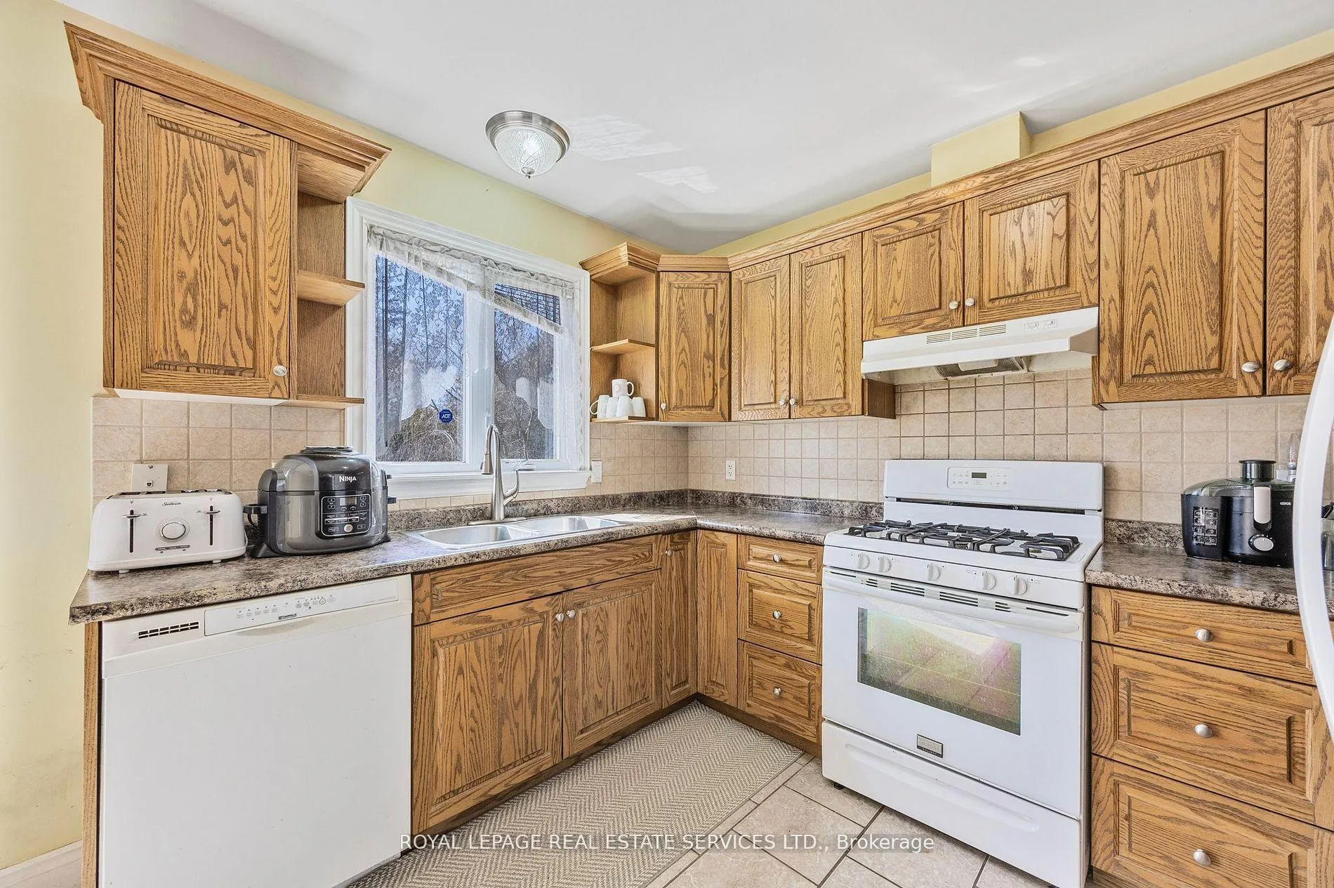 Photo 14 of 96 46th Street N, Wasaga Beach — HOMEH