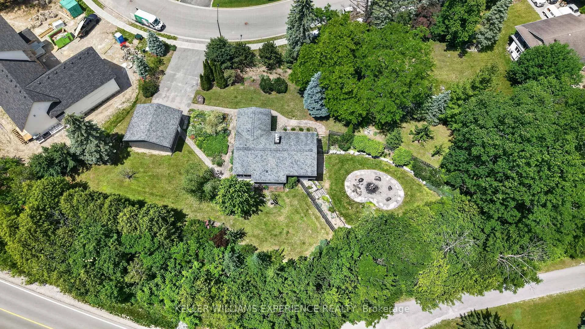 Photo 1 of 68 Royal Oak Drive, Barrie, South Shore — HOMEH