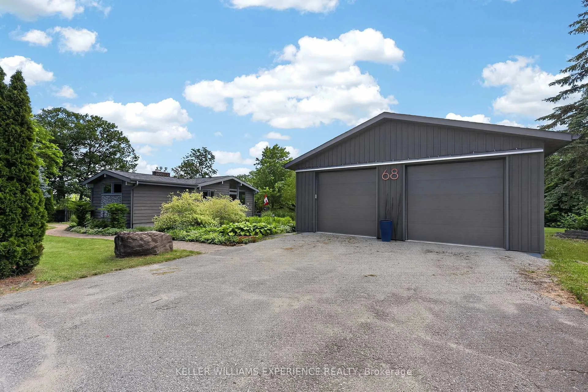 Photo 5 of 68 Royal Oak Drive, Barrie, South Shore — HOMEH