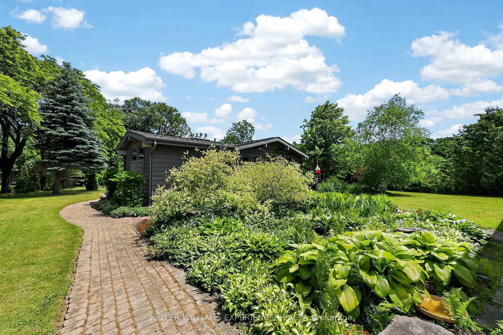 Photo 6 of 68 Royal Oak Drive, Barrie, South Shore — HOMEH