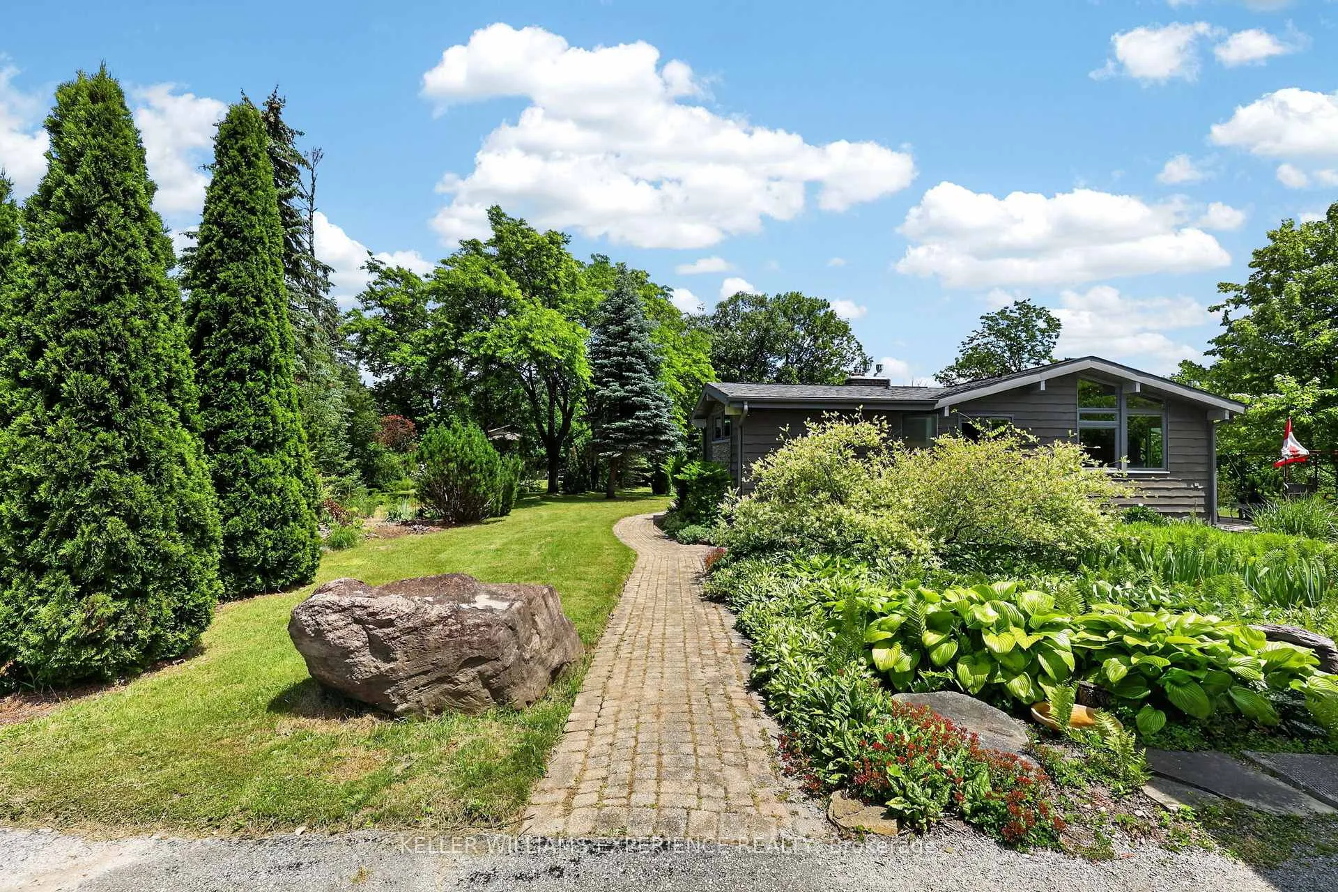 Photo 7 of 68 Royal Oak Drive, Barrie, South Shore — HOMEH