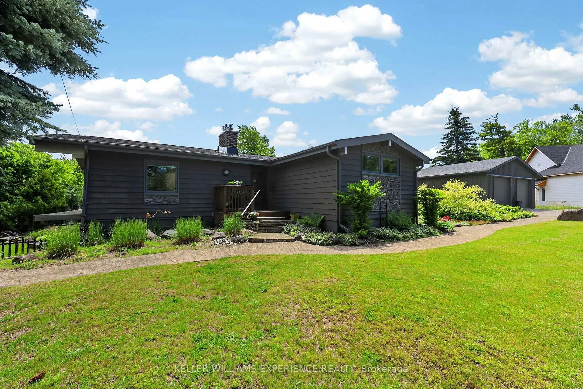 Photo 9 of 68 Royal Oak Drive, Barrie, South Shore — HOMEH