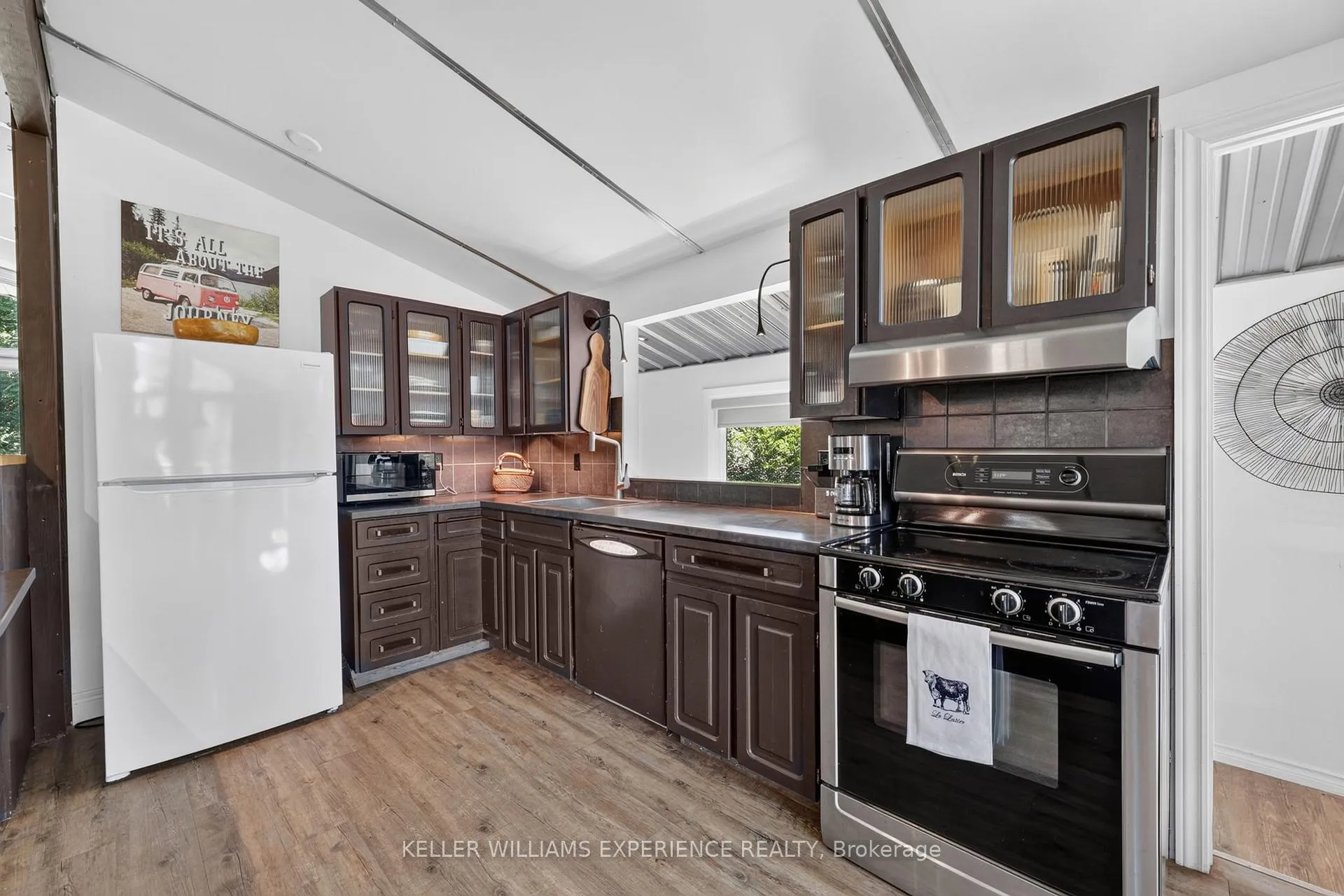 Photo 12 of 68 Royal Oak Drive, Barrie, South Shore — HOMEH