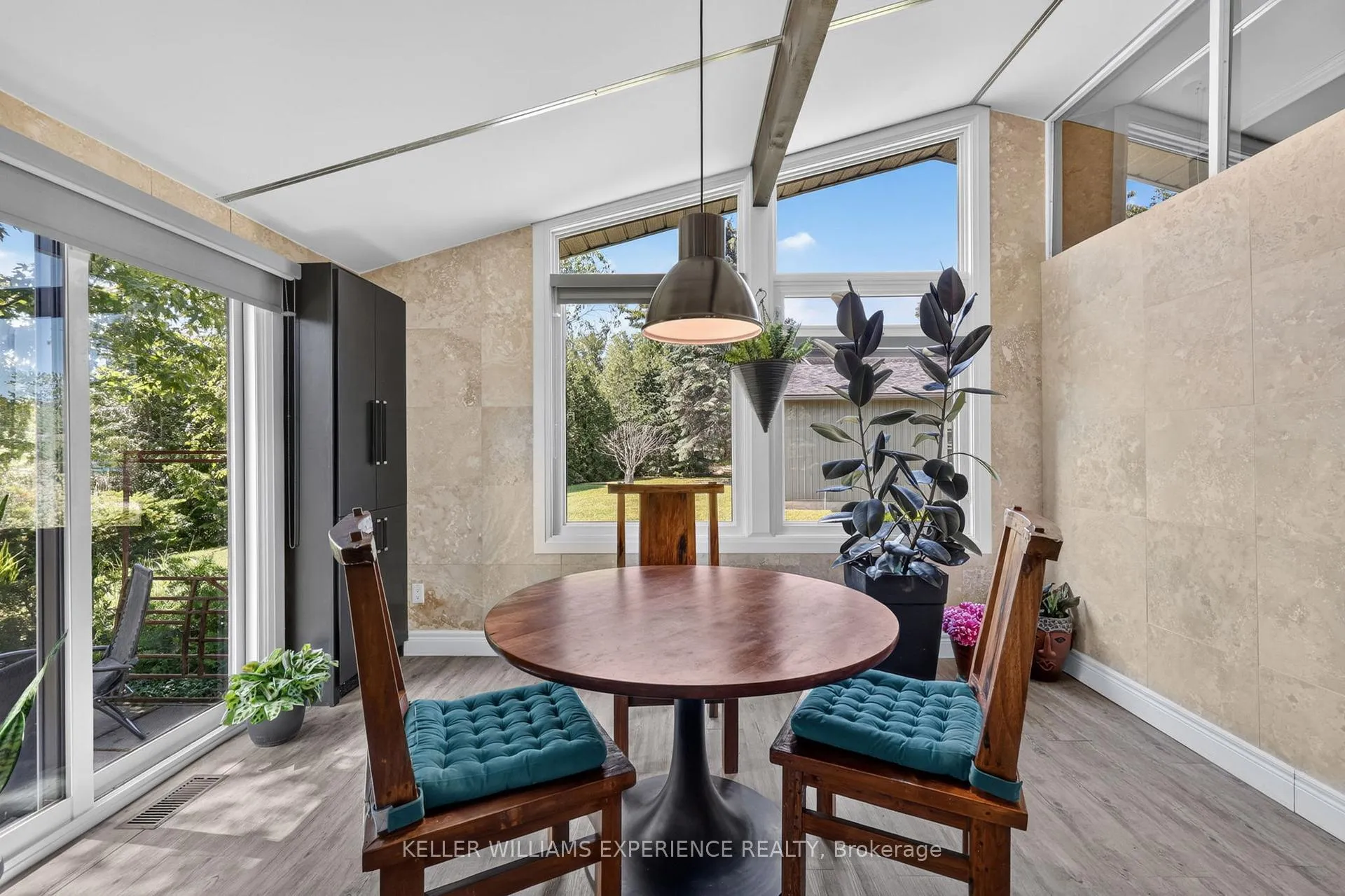 Photo 14 of 68 Royal Oak Drive, Barrie, South Shore — HOMEH