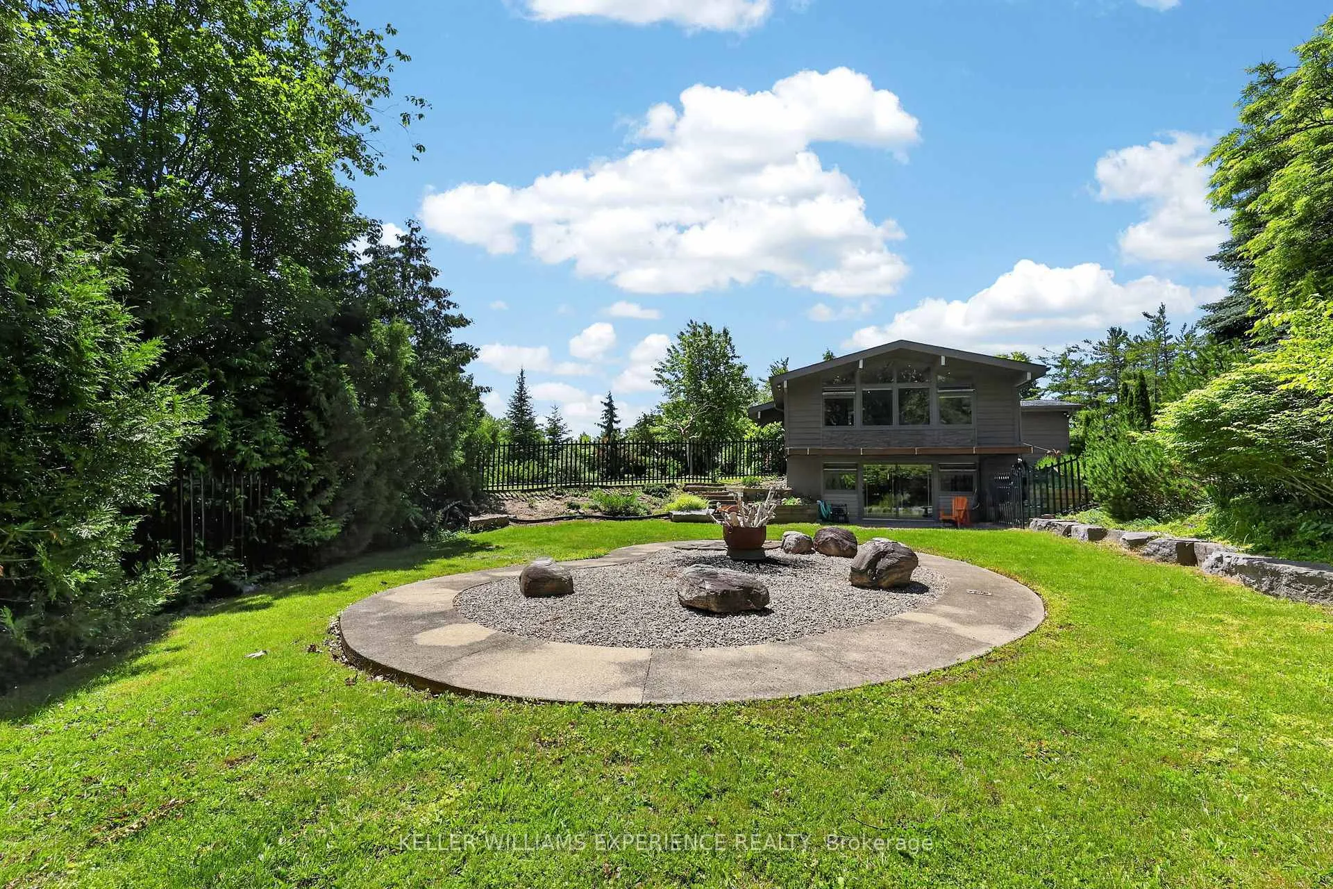 Photo 22 of 68 Royal Oak Drive, Barrie, South Shore — HOMEH