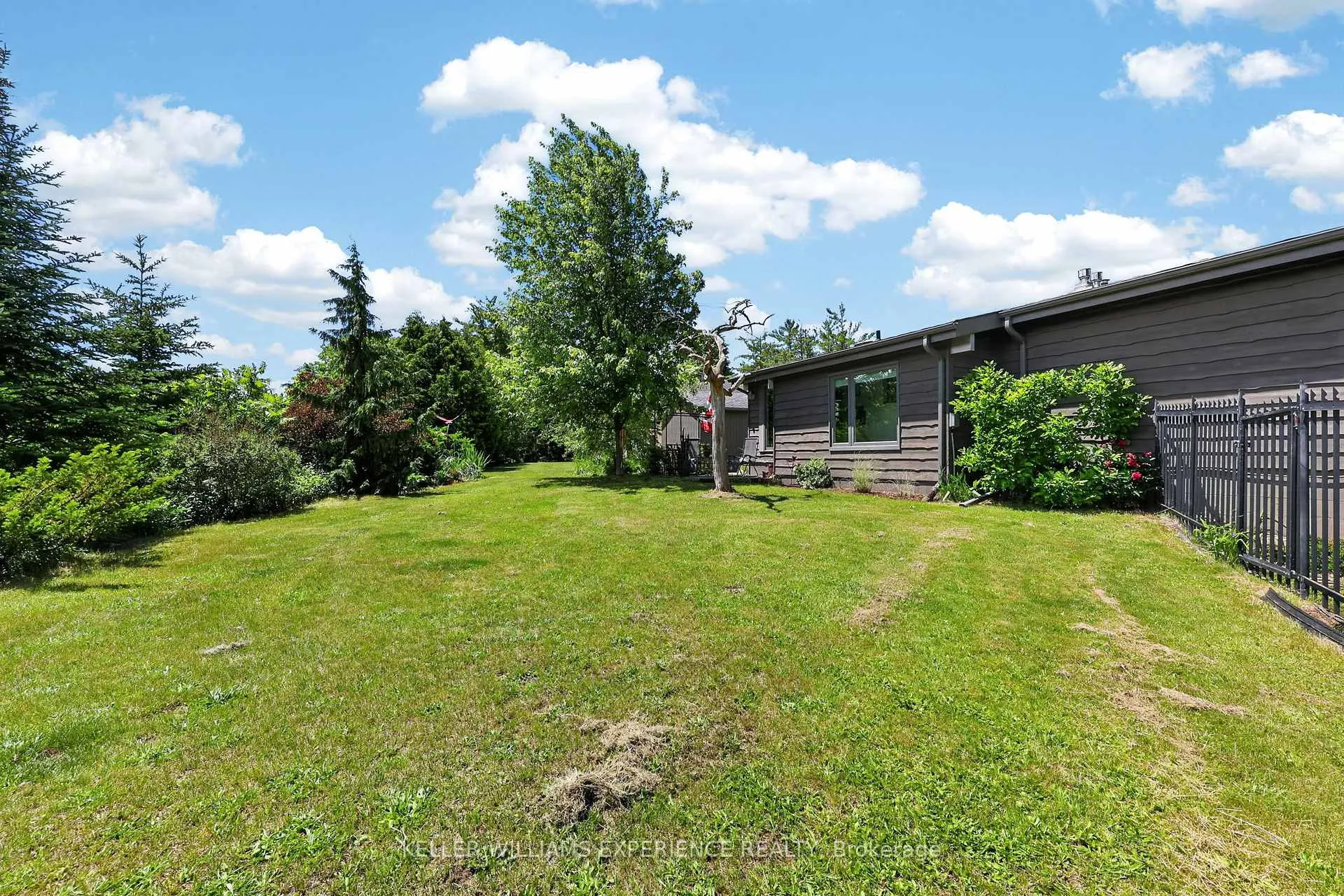 Photo 25 of 68 Royal Oak Drive, Barrie, South Shore — HOMEH
