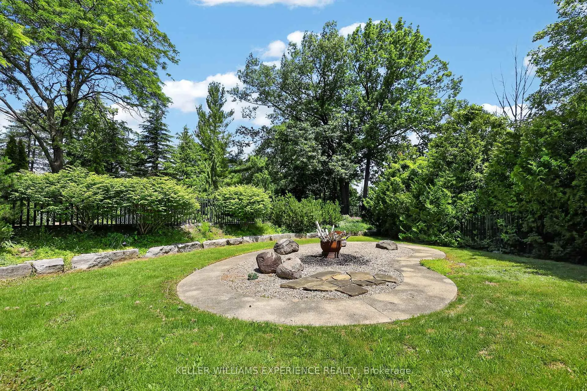 Photo 29 of 68 Royal Oak Drive, Barrie, South Shore — HOMEH