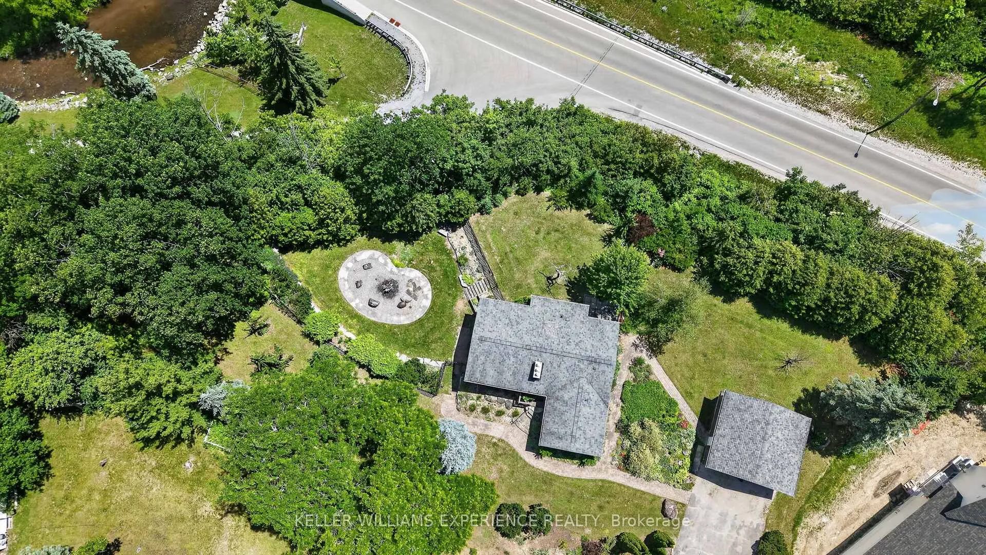 Photo 31 of 68 Royal Oak Drive, Barrie, South Shore — HOMEH