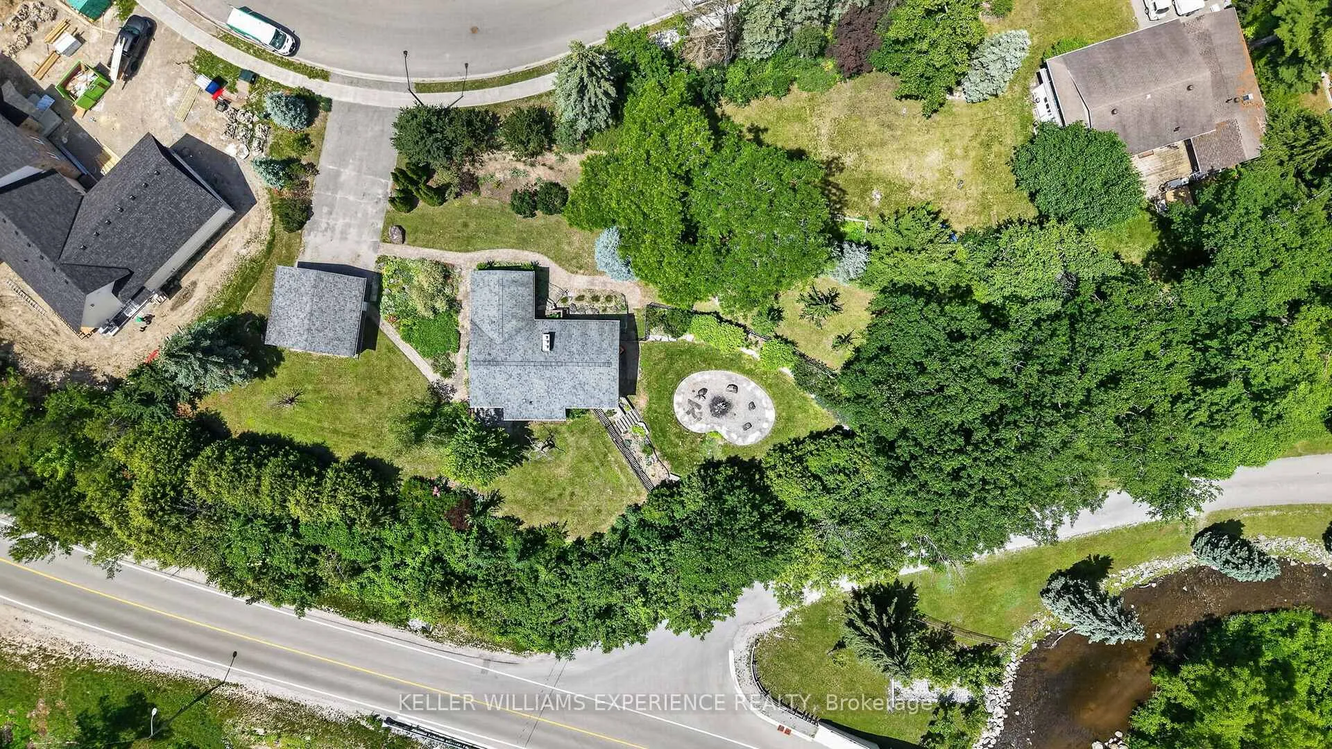 Photo 32 of 68 Royal Oak Drive, Barrie, South Shore — HOMEH