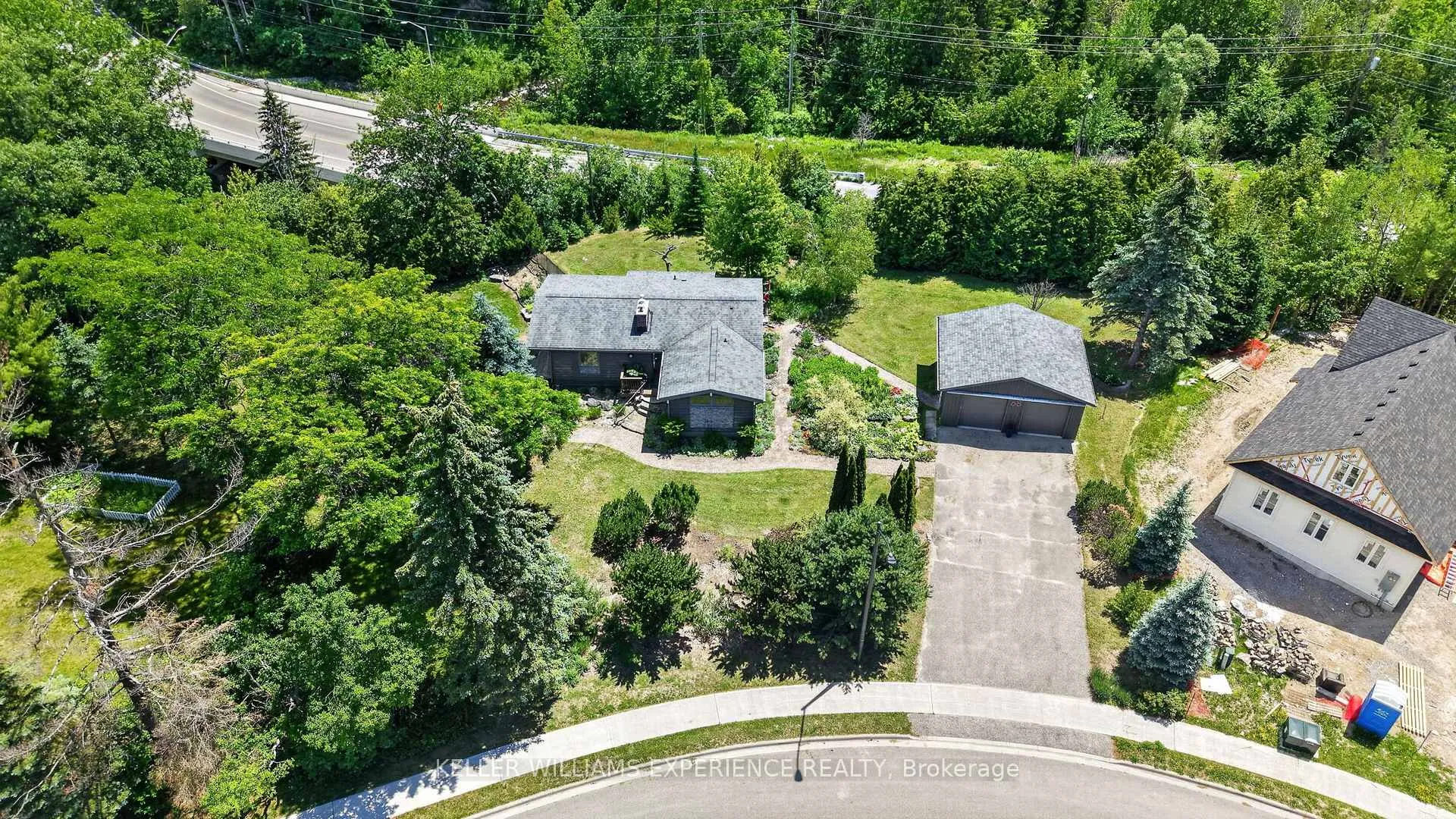 Photo 33 of 68 Royal Oak Drive, Barrie, South Shore — HOMEH
