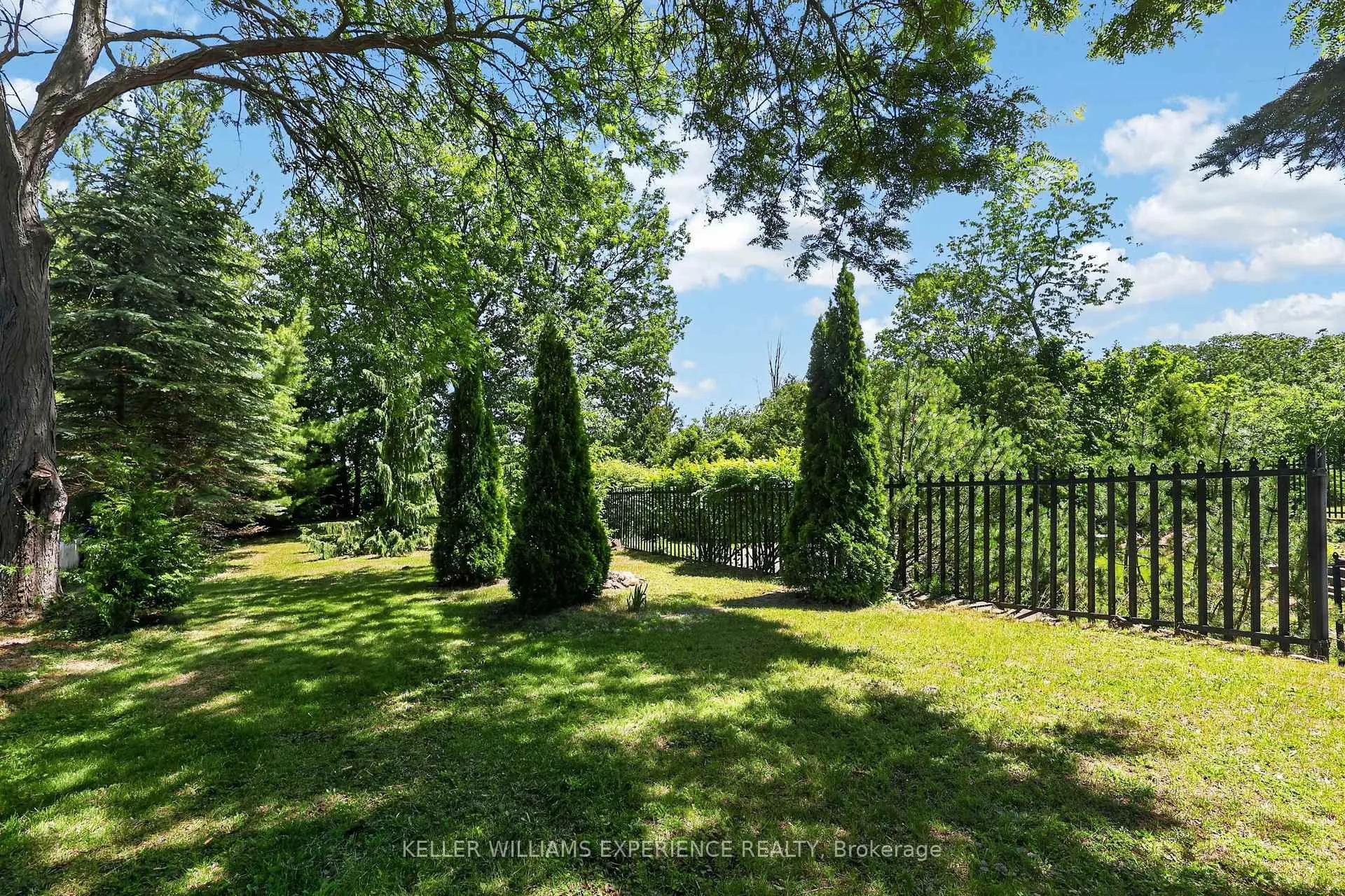 Photo 35 of 68 Royal Oak Drive, Barrie, South Shore — HOMEH