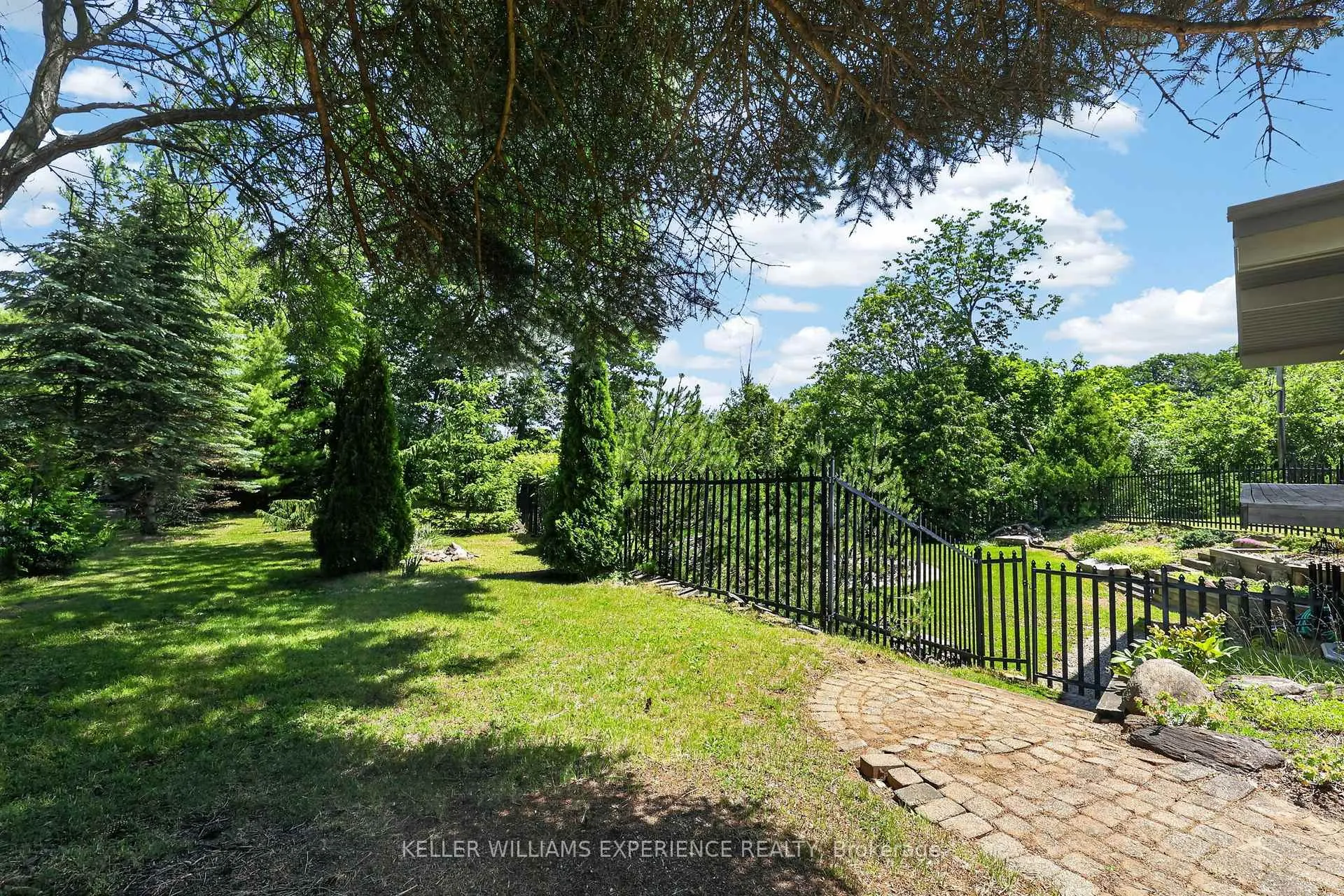 Photo 36 of 68 Royal Oak Drive, Barrie, South Shore — HOMEH