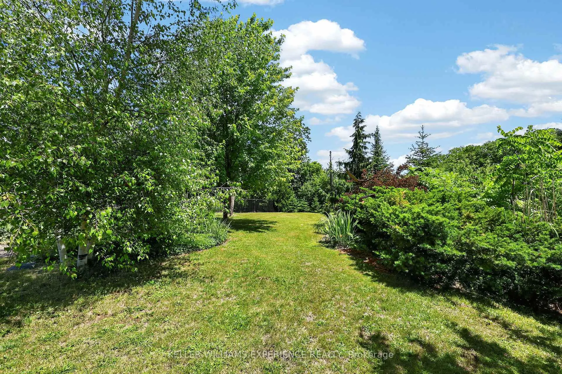 Photo 38 of 68 Royal Oak Drive, Barrie, South Shore — HOMEH