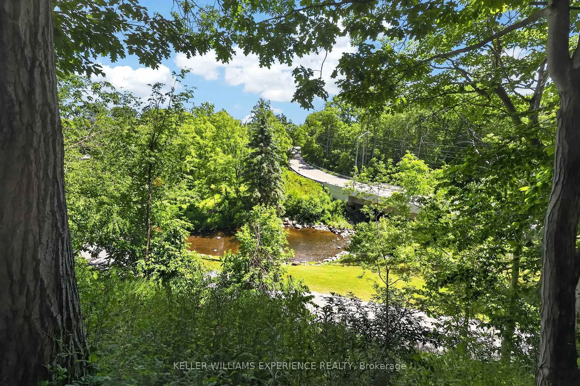 Photo 40 of 68 Royal Oak Drive, Barrie, South Shore — HOMEH