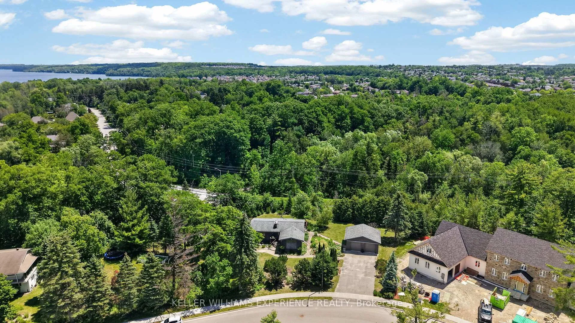Photo 41 of 68 Royal Oak Drive, Barrie, South Shore — HOMEH