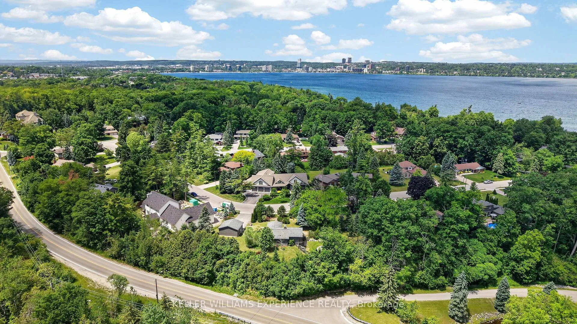 Photo 42 of 68 Royal Oak Drive, Barrie, South Shore — HOMEH