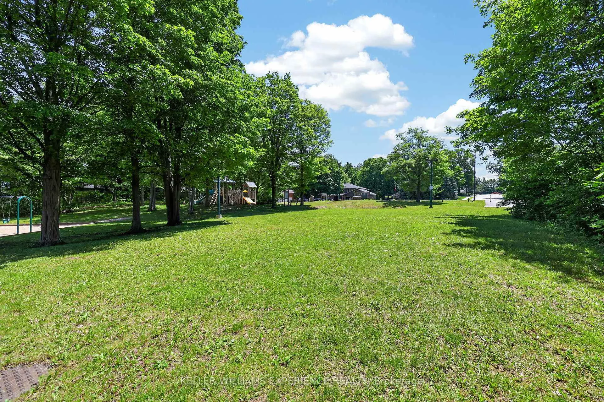 Photo 46 of 68 Royal Oak Drive, Barrie, South Shore — HOMEH