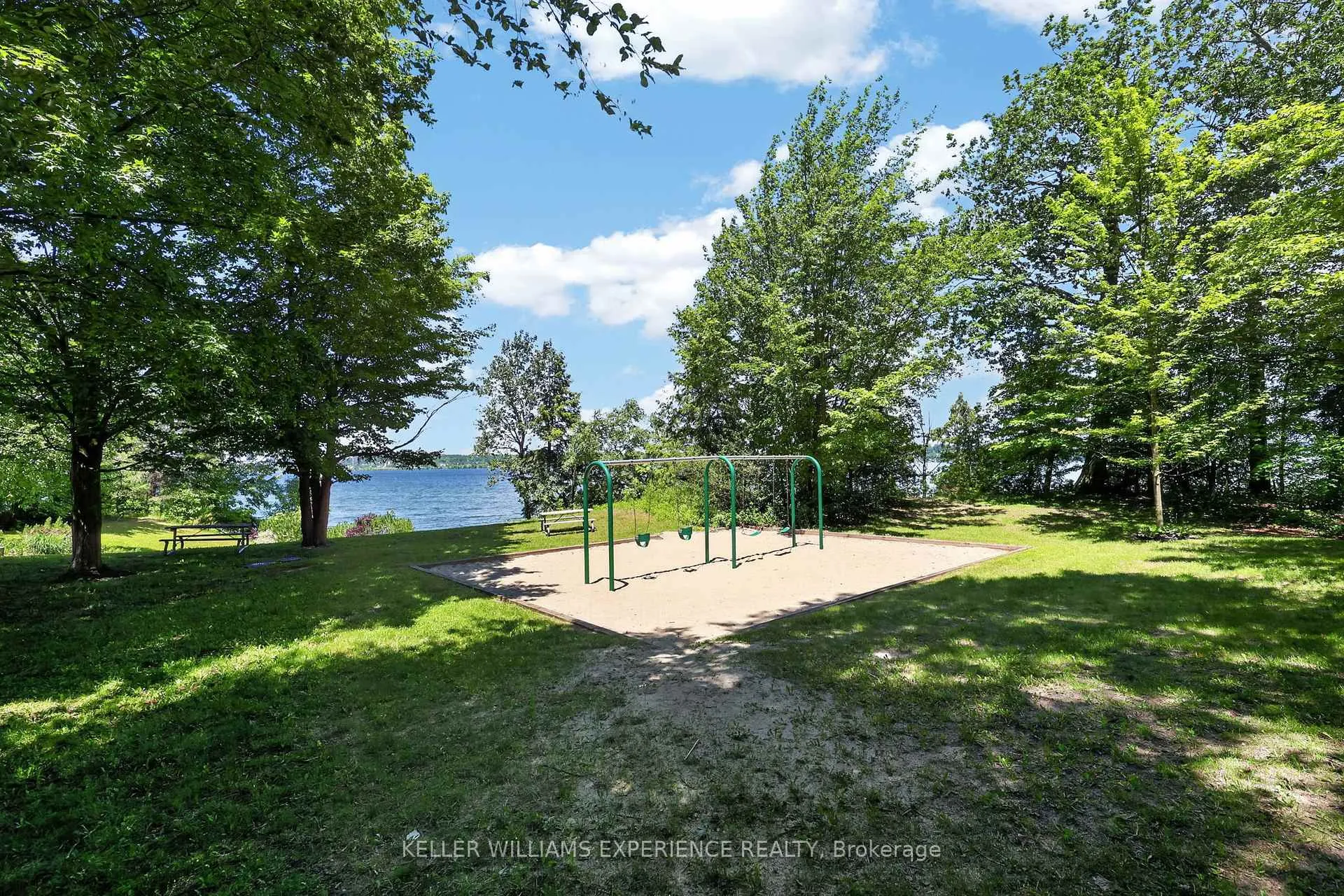 Photo 47 of 68 Royal Oak Drive, Barrie, South Shore — HOMEH