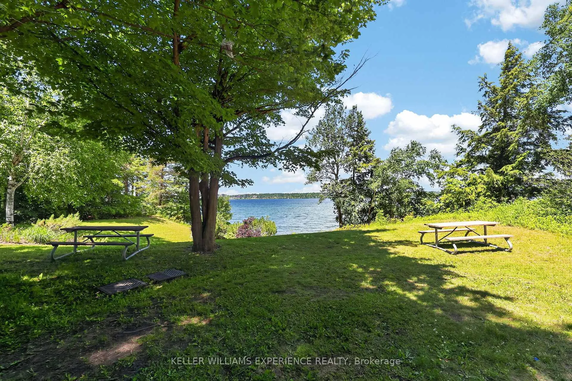 Photo 48 of 68 Royal Oak Drive, Barrie, South Shore — HOMEH