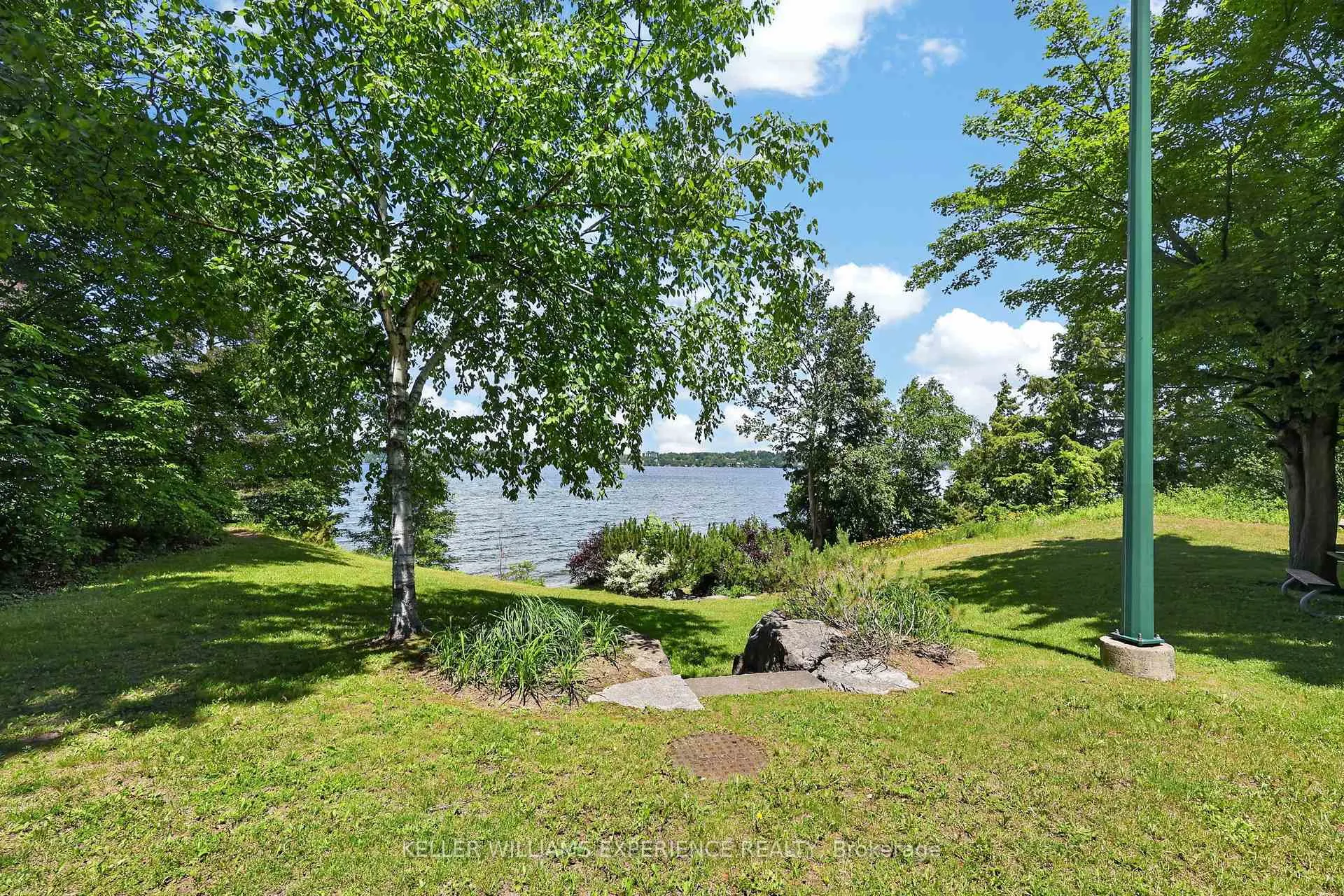 Photo 49 of 68 Royal Oak Drive, Barrie, South Shore — HOMEH
