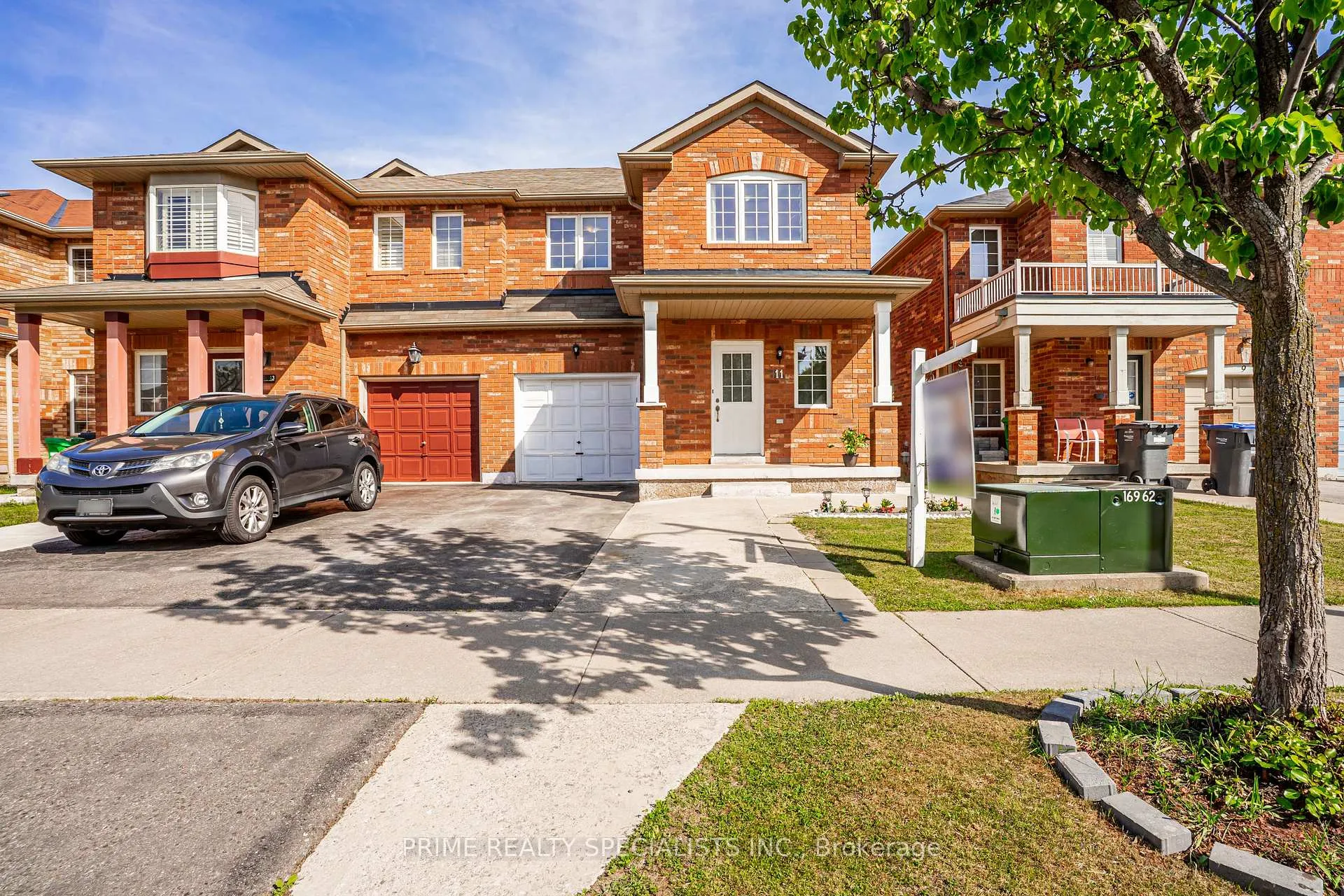 Photo 2 of 11 Commodore Drive, Brampton, Credit Valley — HOMEH