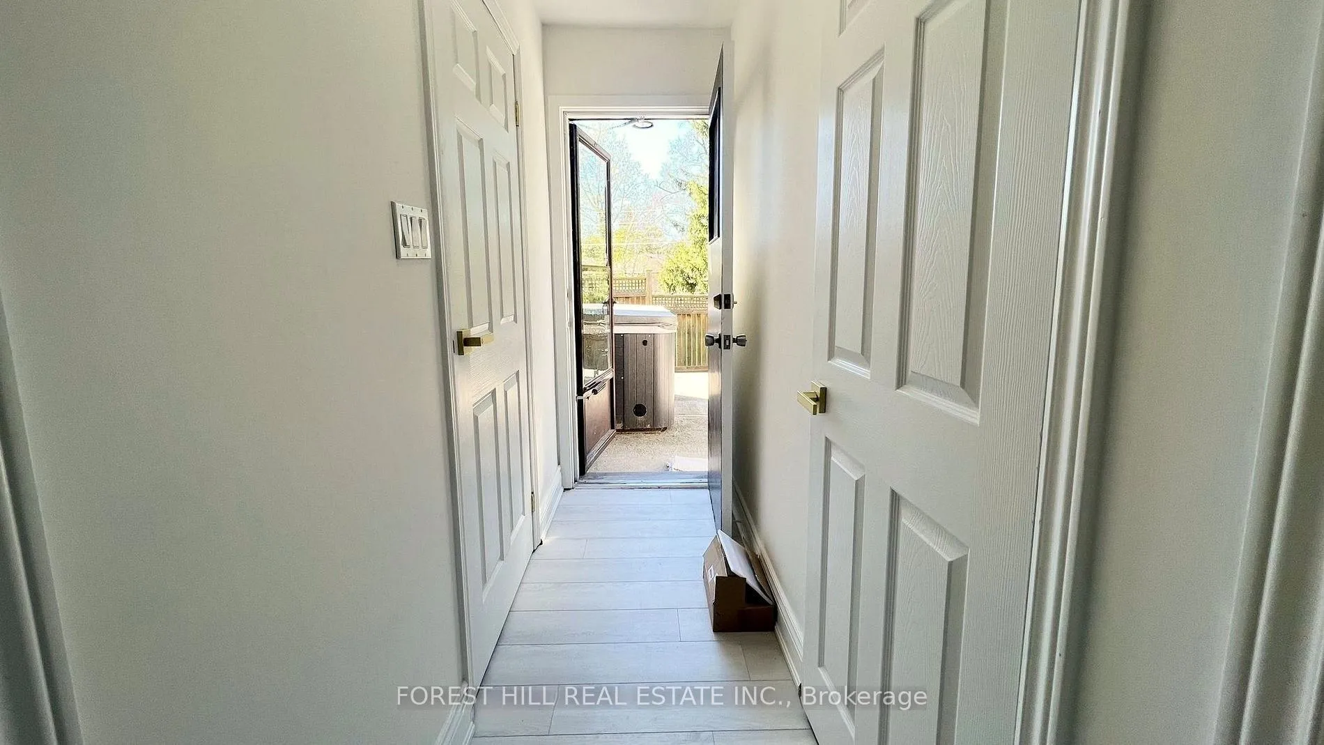 Photo 2 of Unit Lower, 18 Boulding Drive, Aurora, Aurora Heights — HOMEH
