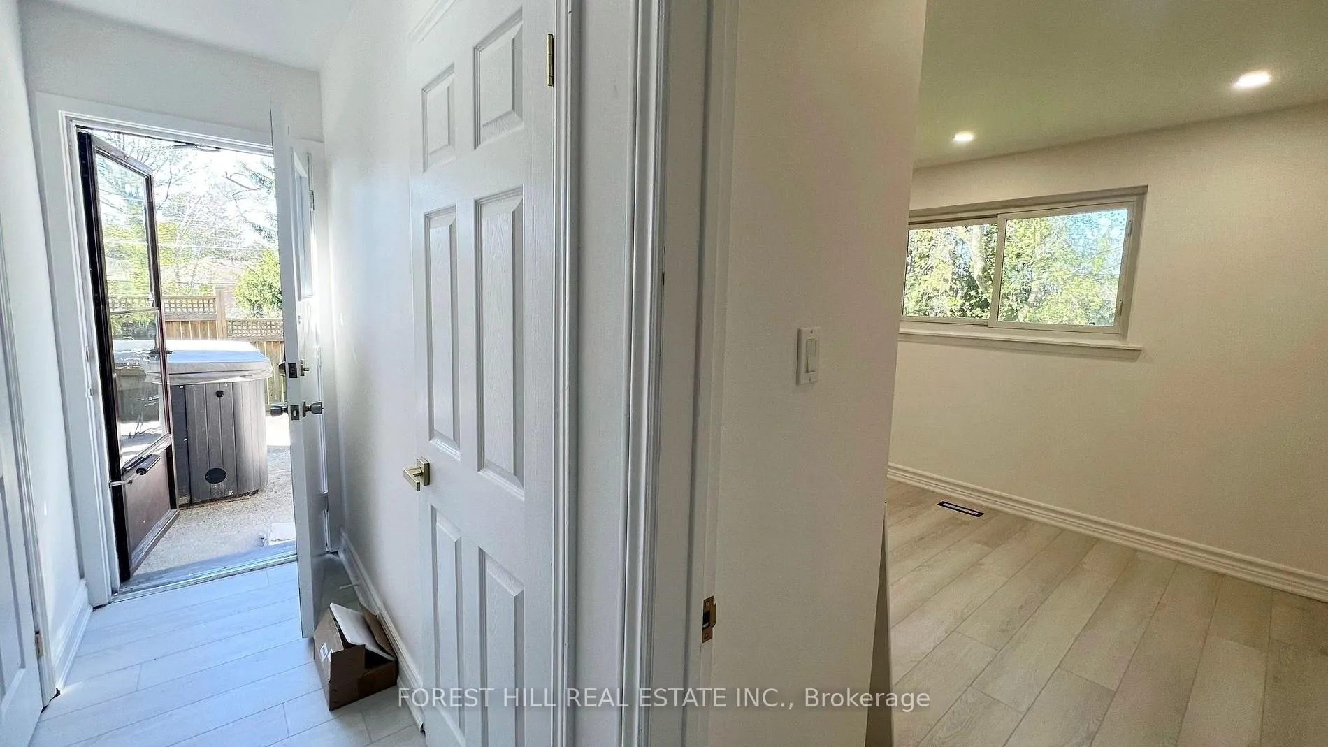 Photo 3 of Unit Lower, 18 Boulding Drive, Aurora, Aurora Heights — HOMEH