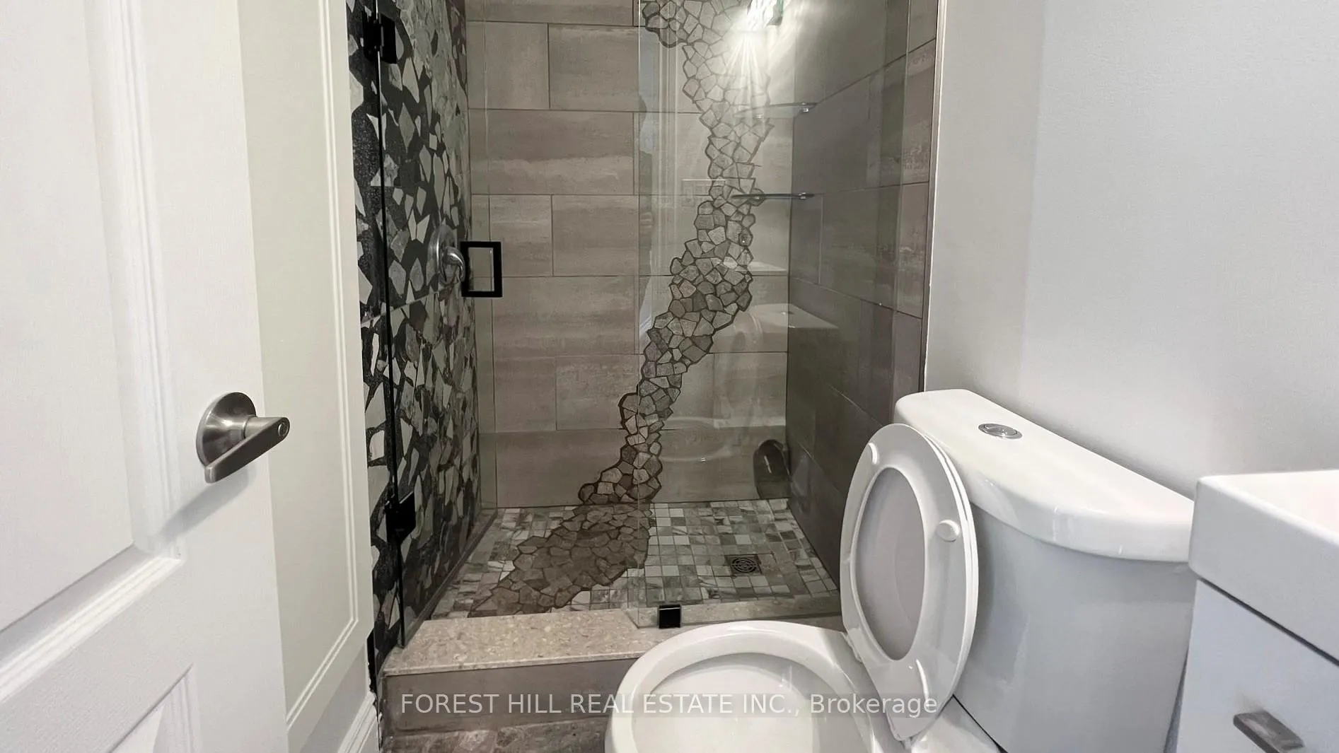 Photo 17 of Unit Lower, 18 Boulding Drive, Aurora, Aurora Heights — HOMEH