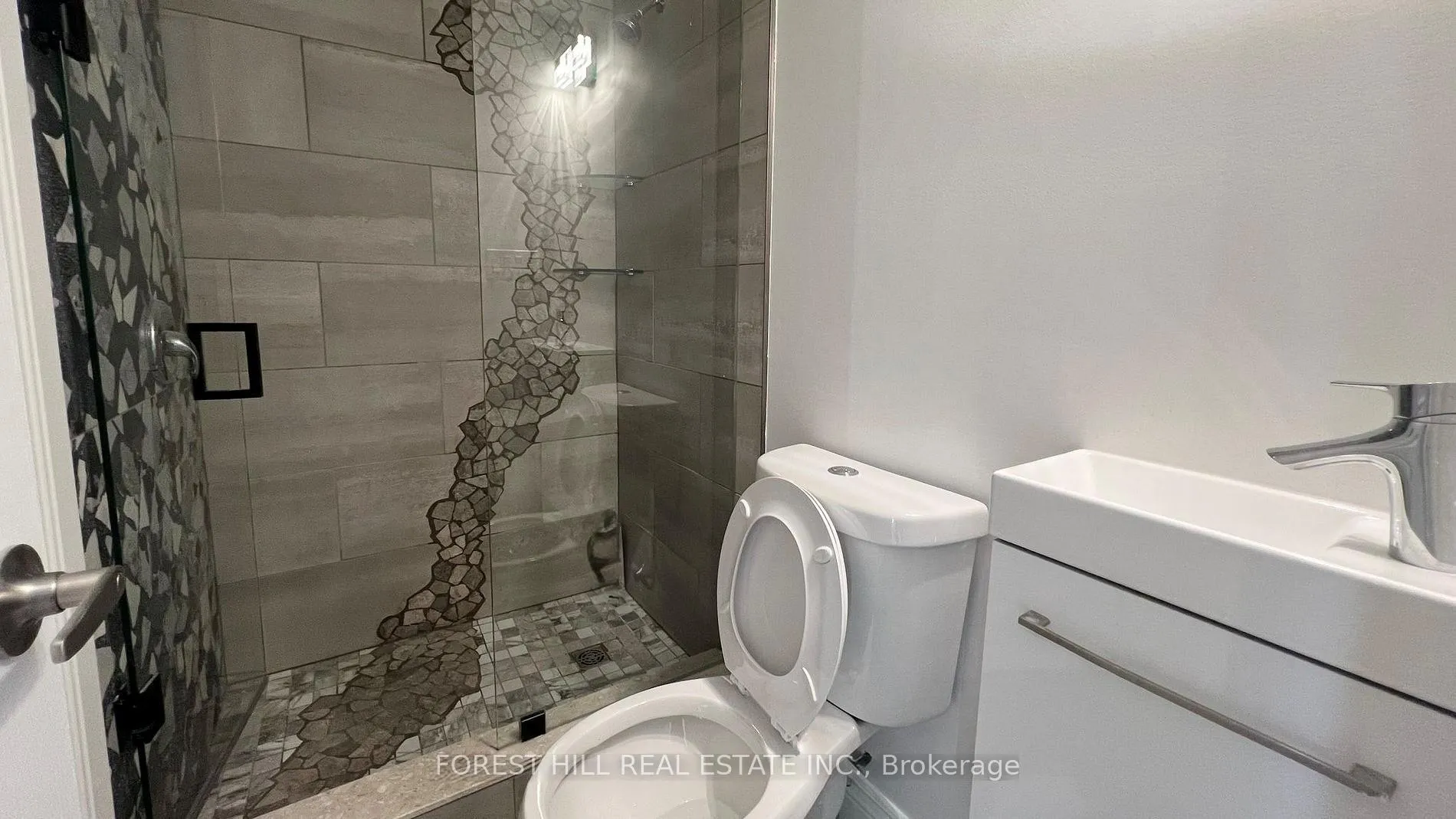 Photo 18 of Unit Lower, 18 Boulding Drive, Aurora, Aurora Heights — HOMEH