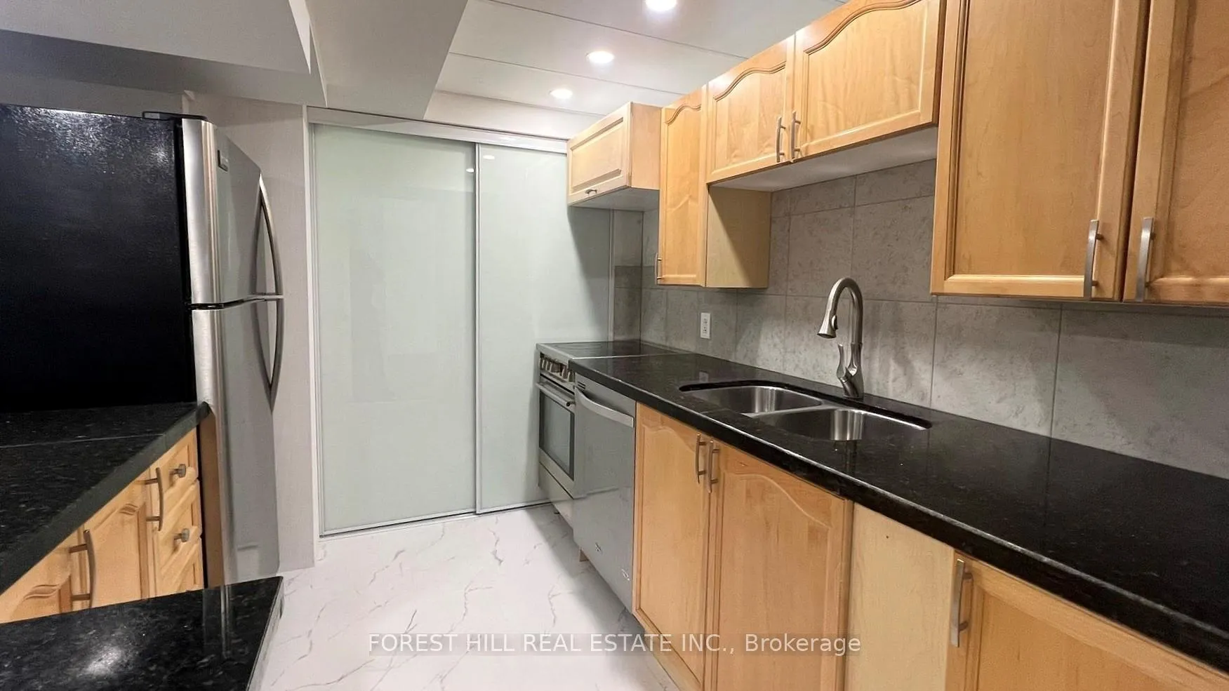 Photo 6 of Unit Lower, 18 Boulding Drive, Aurora, Aurora Heights — HOMEH