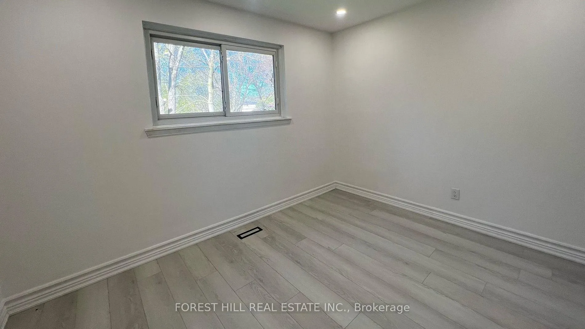 Photo 7 of Unit Lower, 18 Boulding Drive, Aurora, Aurora Heights — HOMEH