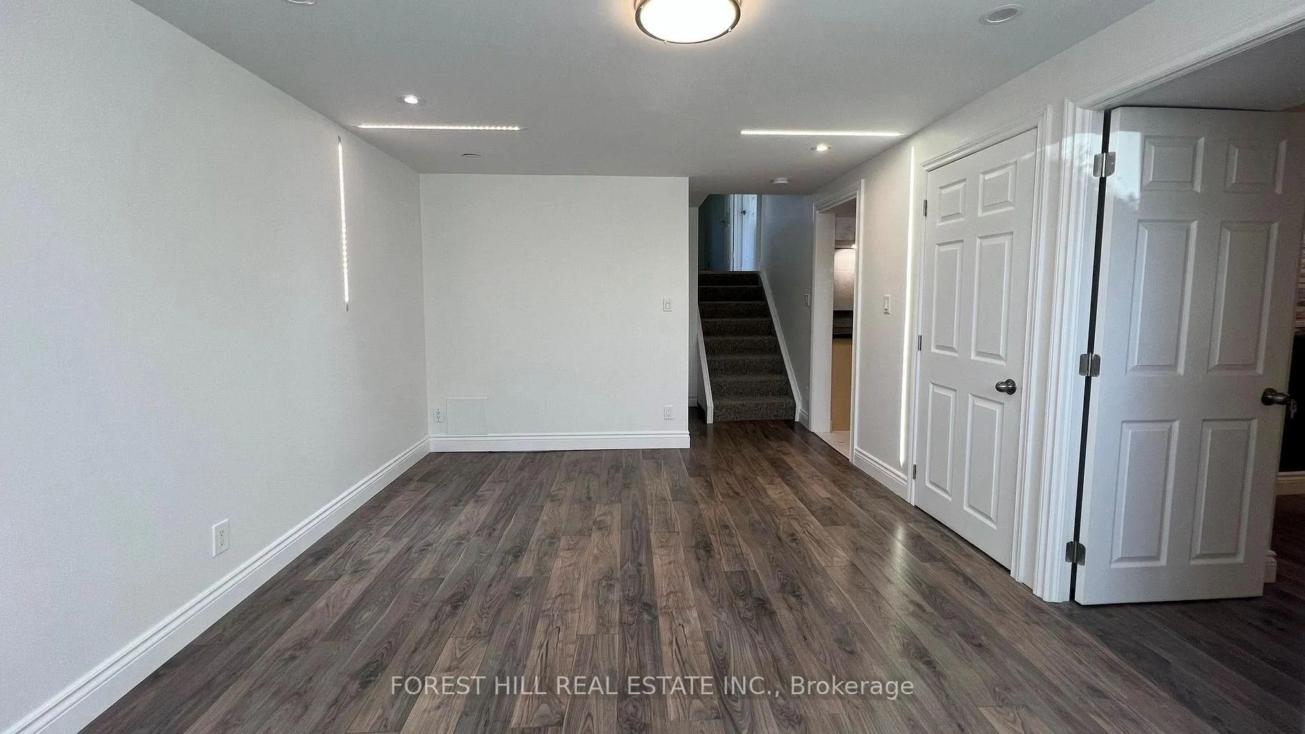 Photo 8 of Unit Lower, 18 Boulding Drive, Aurora, Aurora Heights — HOMEH