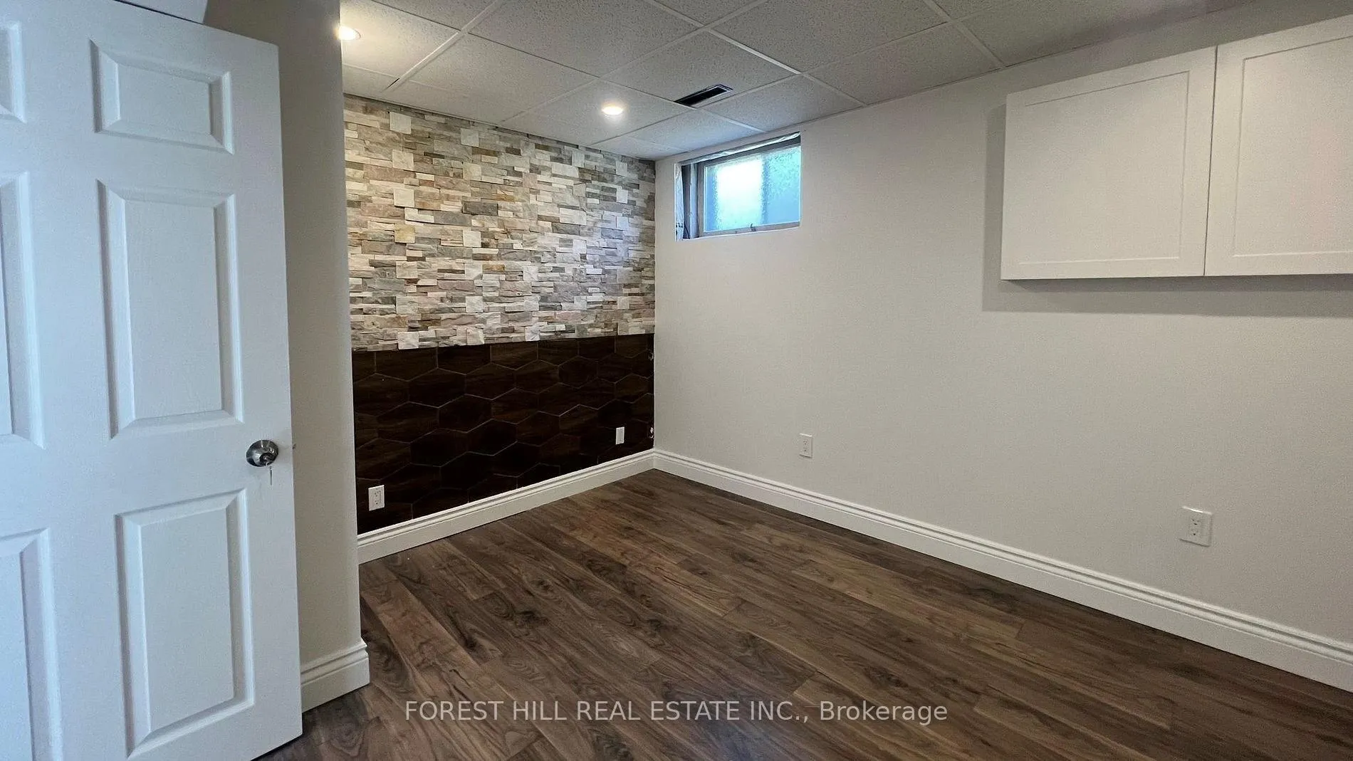 Photo 11 of Unit Lower, 18 Boulding Drive, Aurora, Aurora Heights — HOMEH