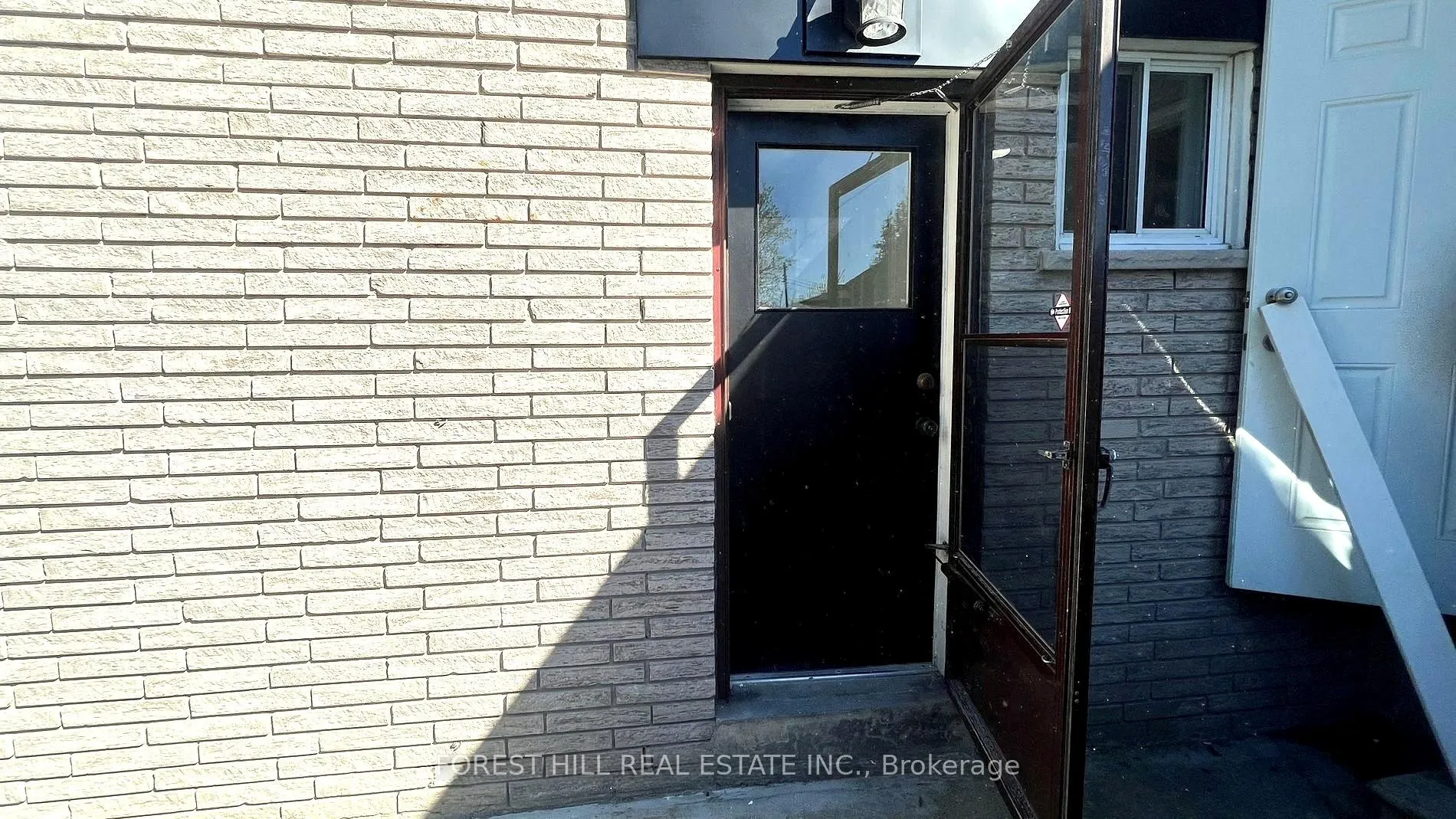 Photo 14 of Unit Lower, 18 Boulding Drive, Aurora, Aurora Heights — HOMEH