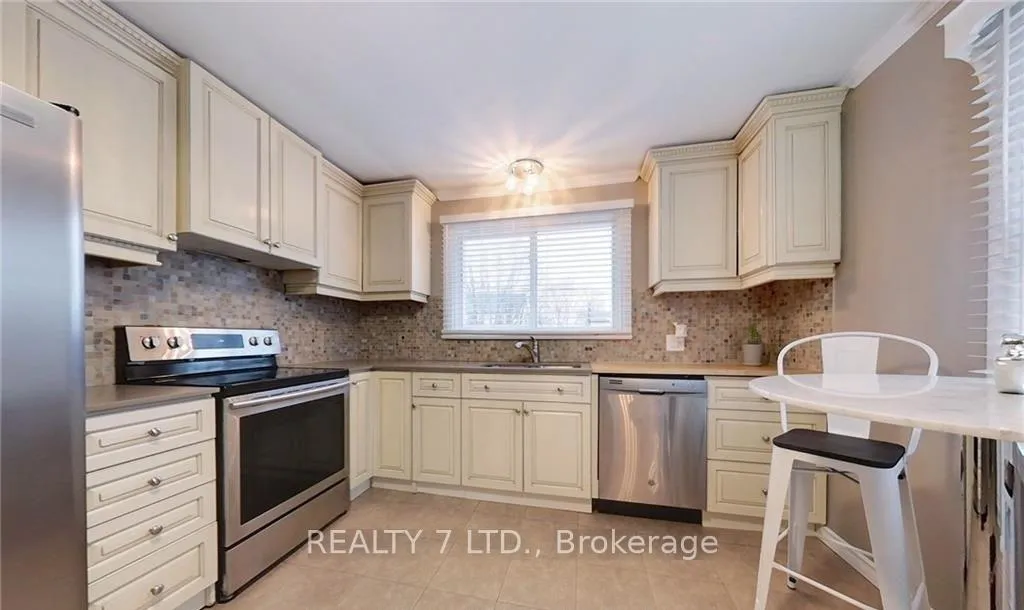 Photo 4 of 270 James Street E, Orillia — HOMEH