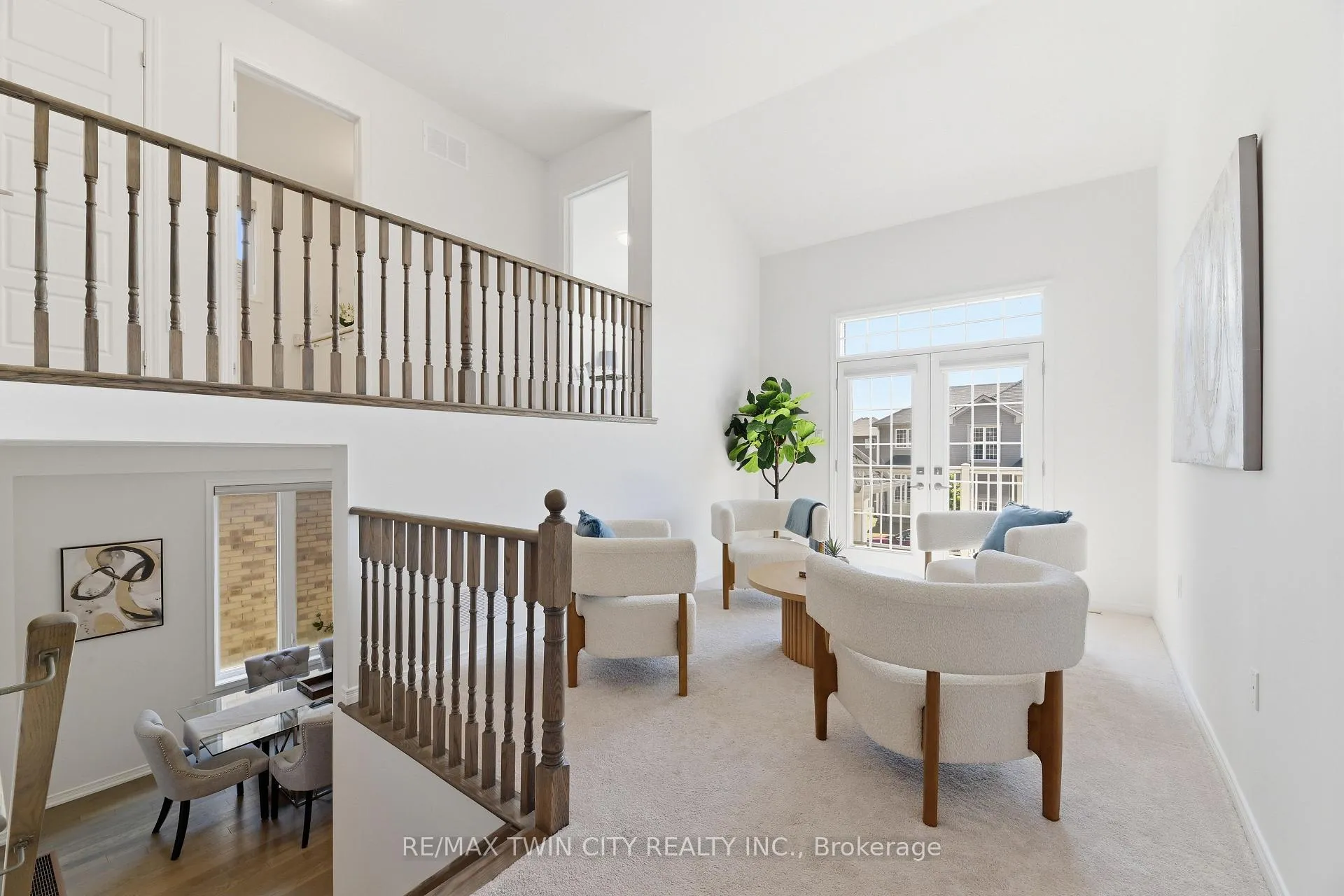 Photo 4 of 46 Munro Circle, Brantford — HOMEH