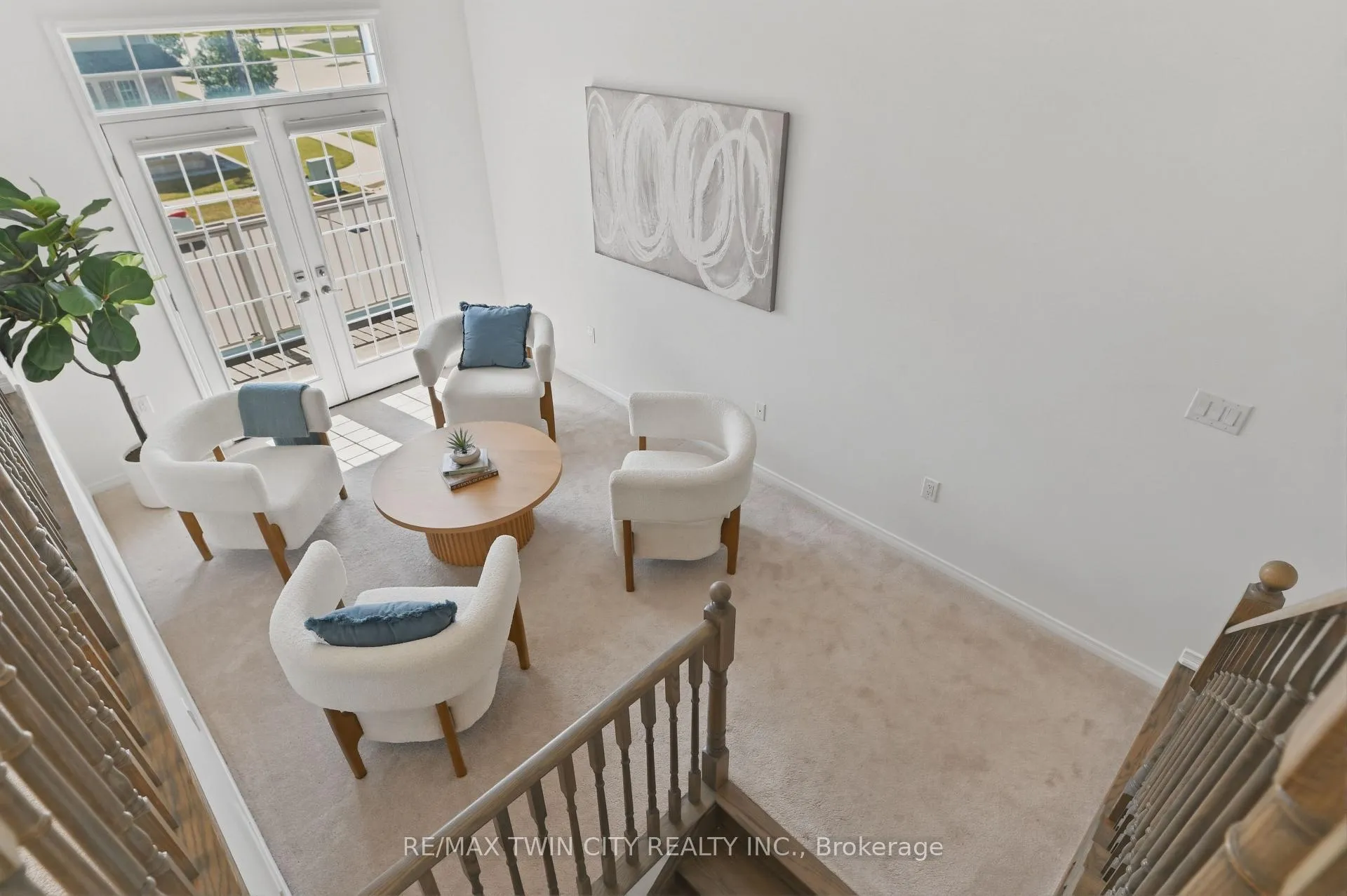 Photo 5 of 46 Munro Circle, Brantford — HOMEH