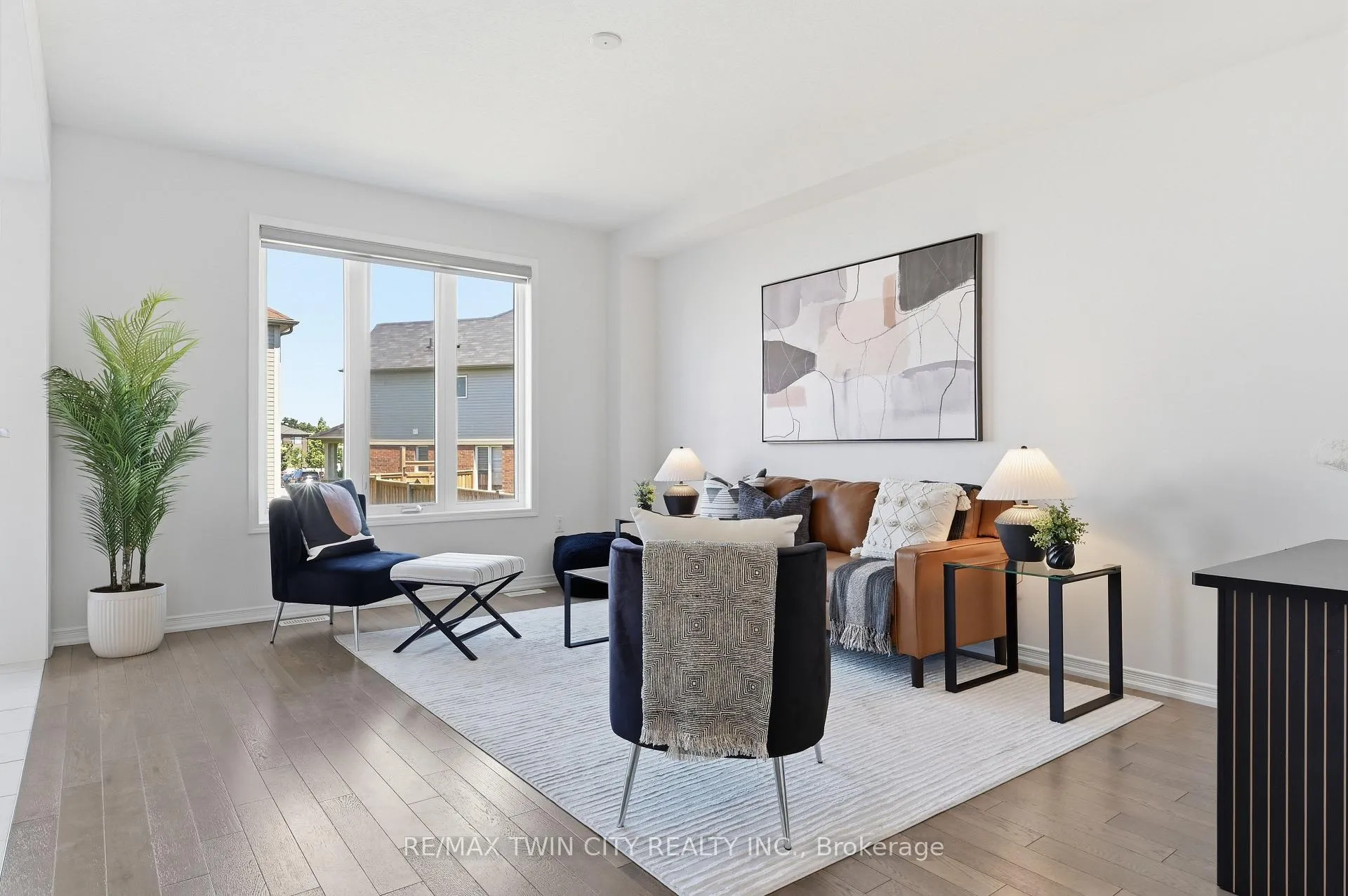 Photo 9 of 46 Munro Circle, Brantford — HOMEH