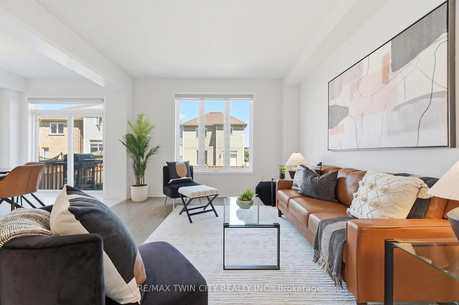 Photo 10 of 46 Munro Circle, Brantford — HOMEH
