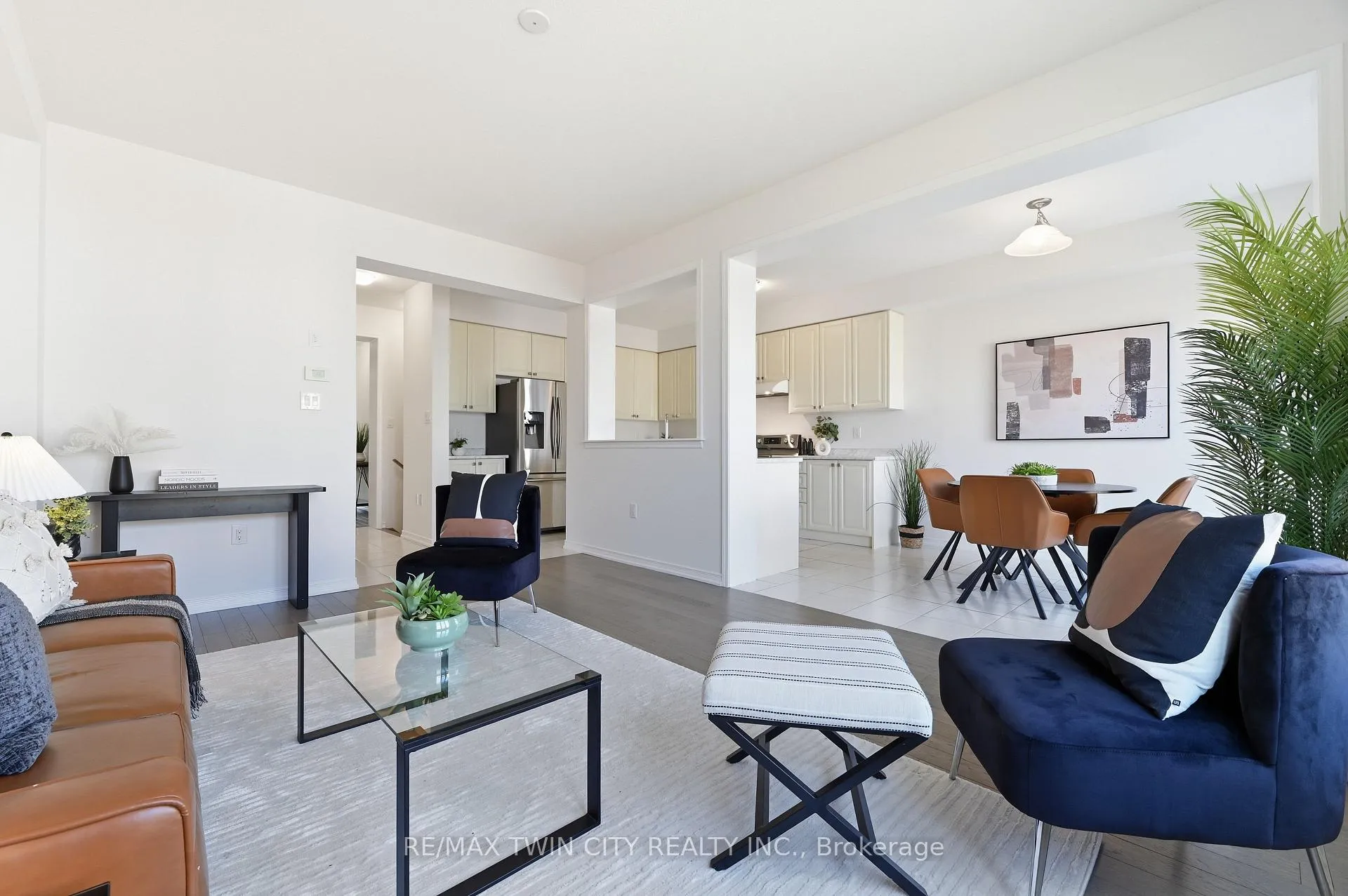 Photo 12 of 46 Munro Circle, Brantford — HOMEH