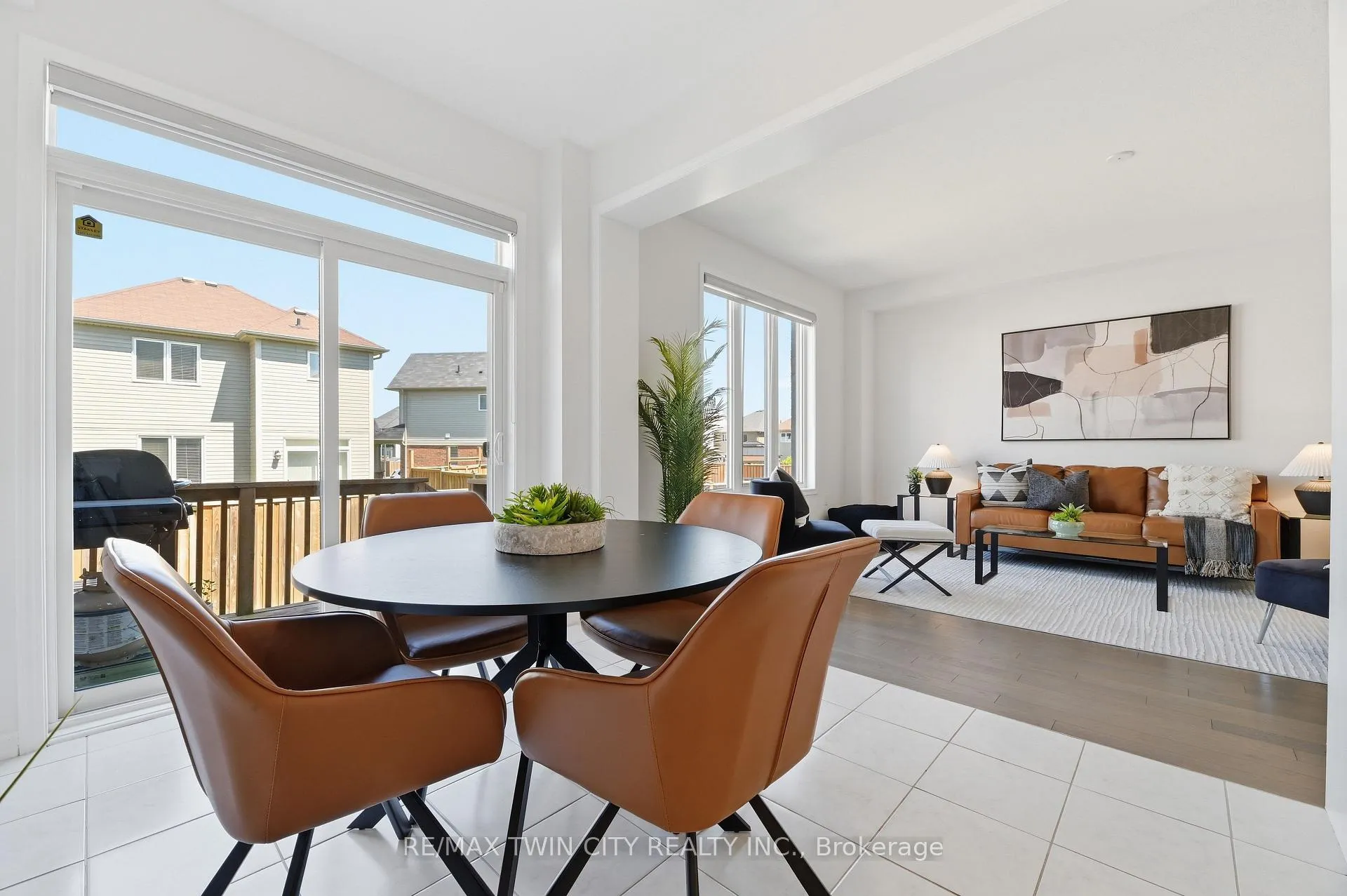 Photo 13 of 46 Munro Circle, Brantford — HOMEH