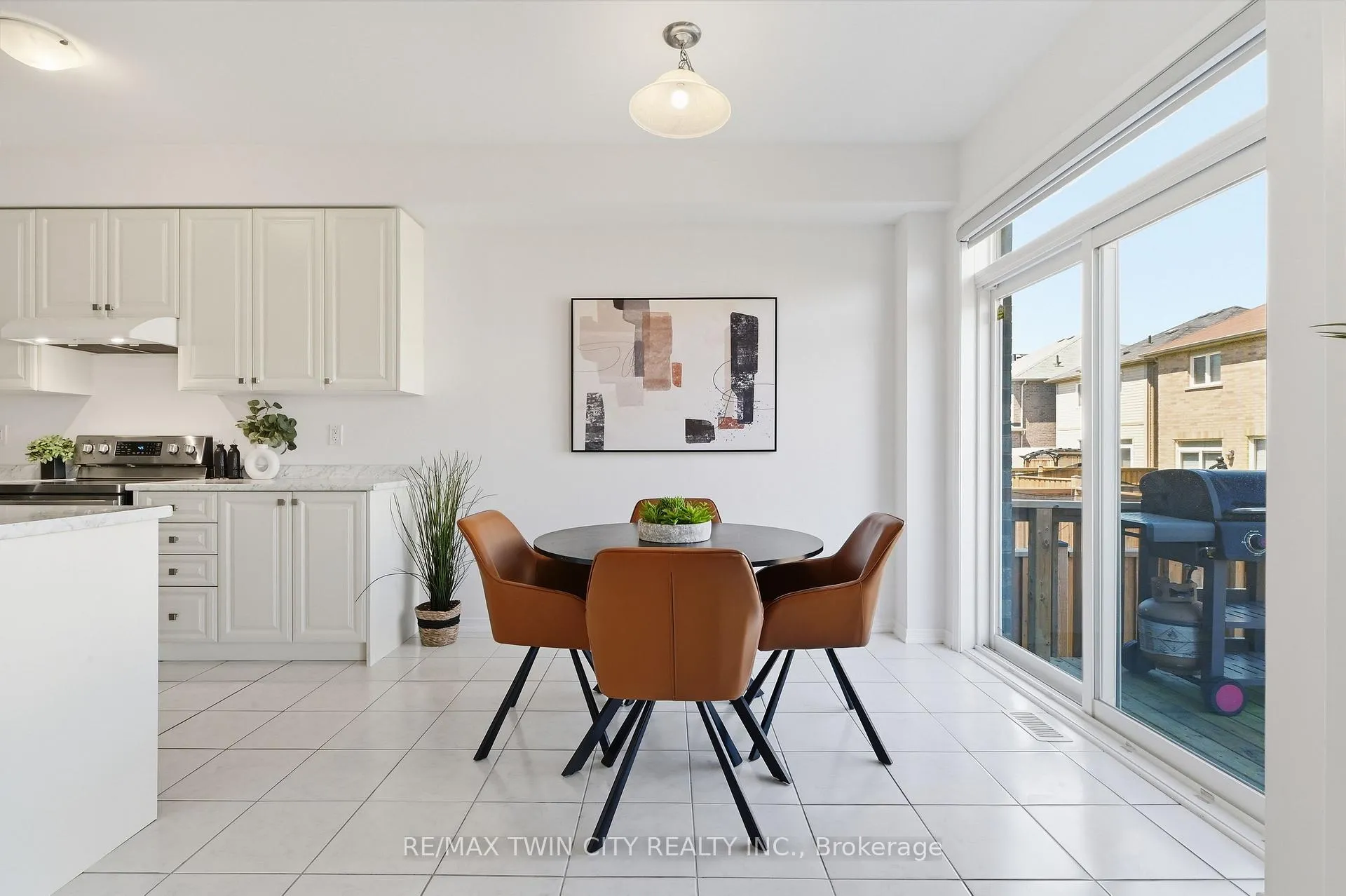 Photo 14 of 46 Munro Circle, Brantford — HOMEH